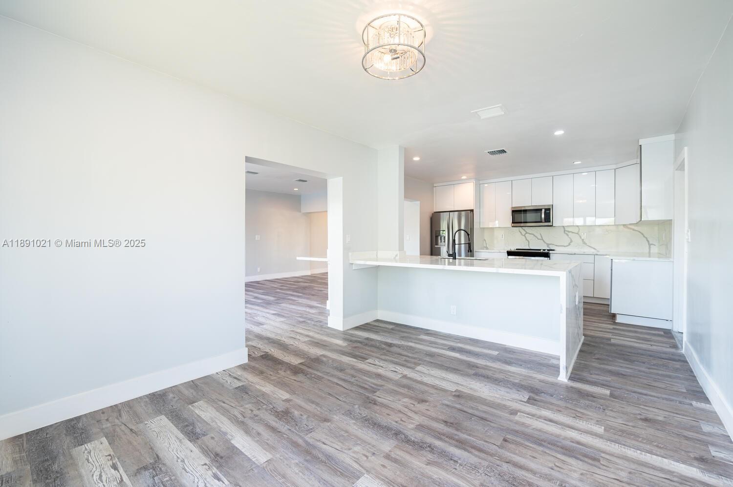 JENADA ISLE - Residential