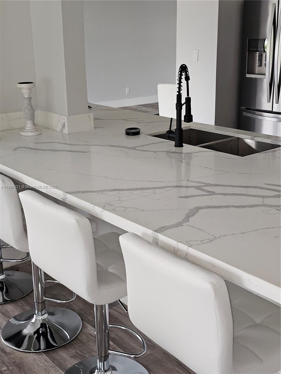 JENADA ISLE - Residential