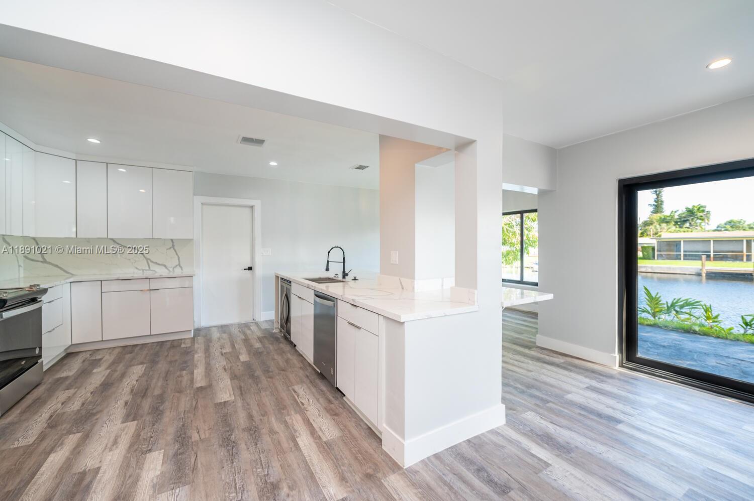 JENADA ISLE - Residential