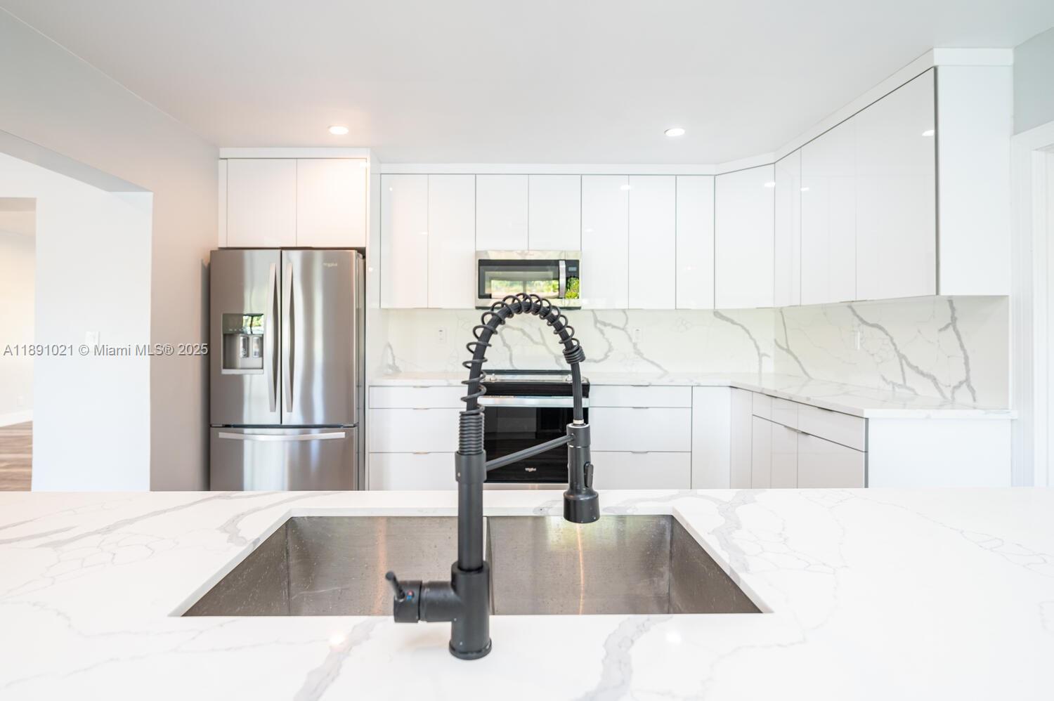 JENADA ISLE - Residential