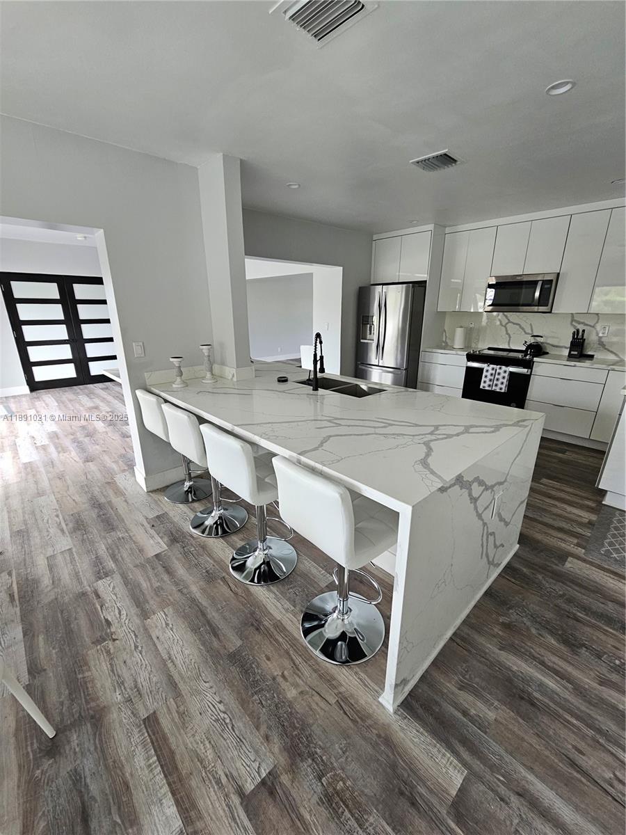 JENADA ISLE - Residential