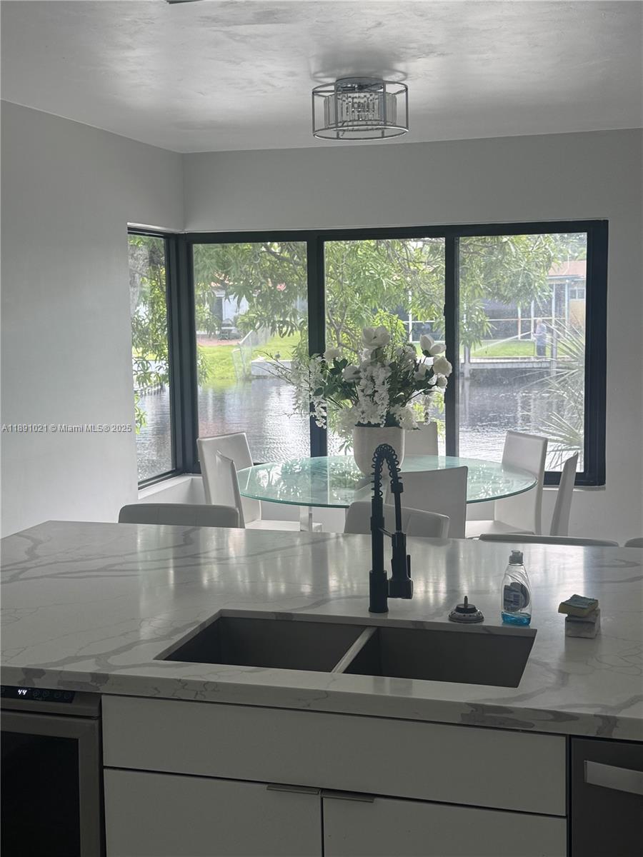 JENADA ISLE - Residential