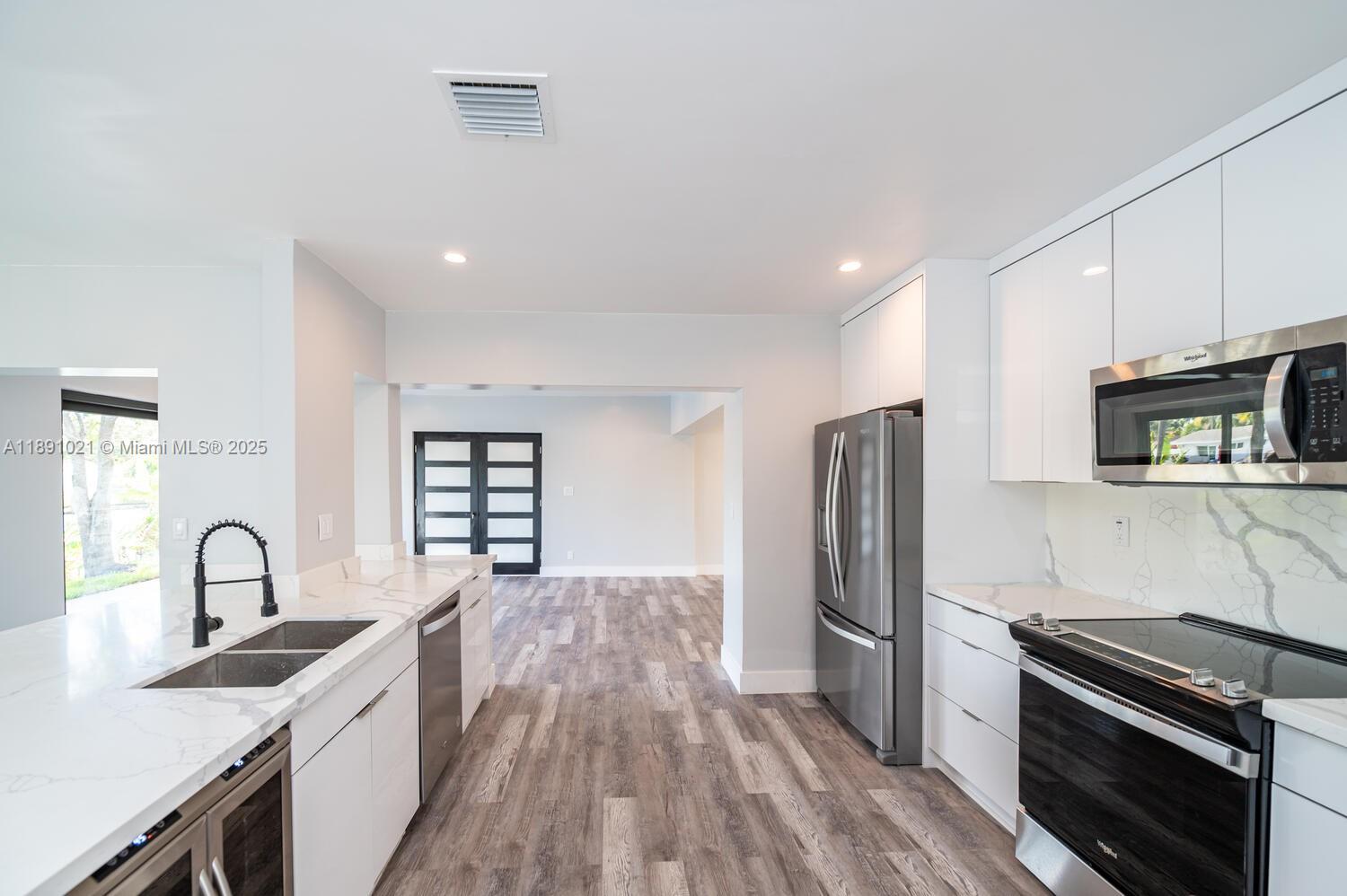 JENADA ISLE - Residential