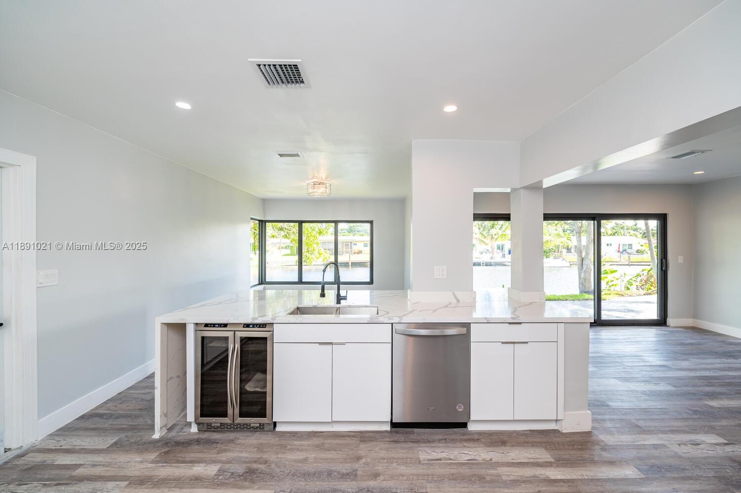 JENADA ISLE - Residential