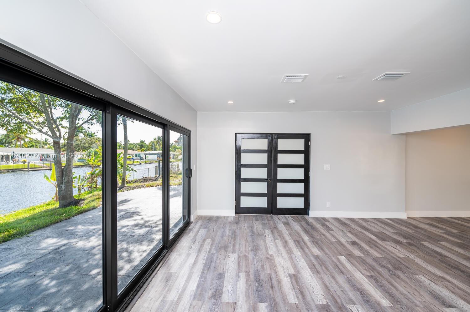 JENADA ISLE - Residential