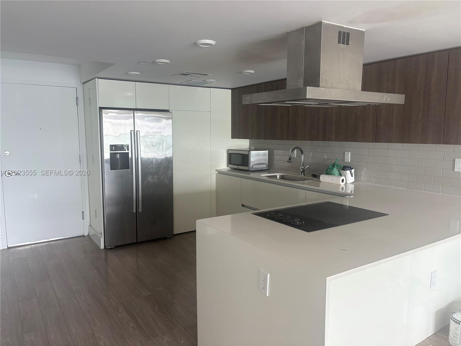 1025 92 St 502