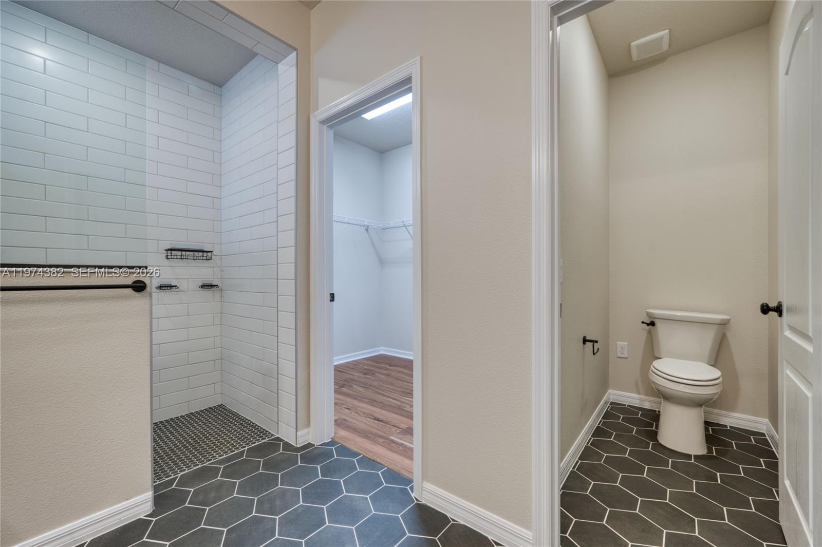 JOHNS LK NORTH - Residential