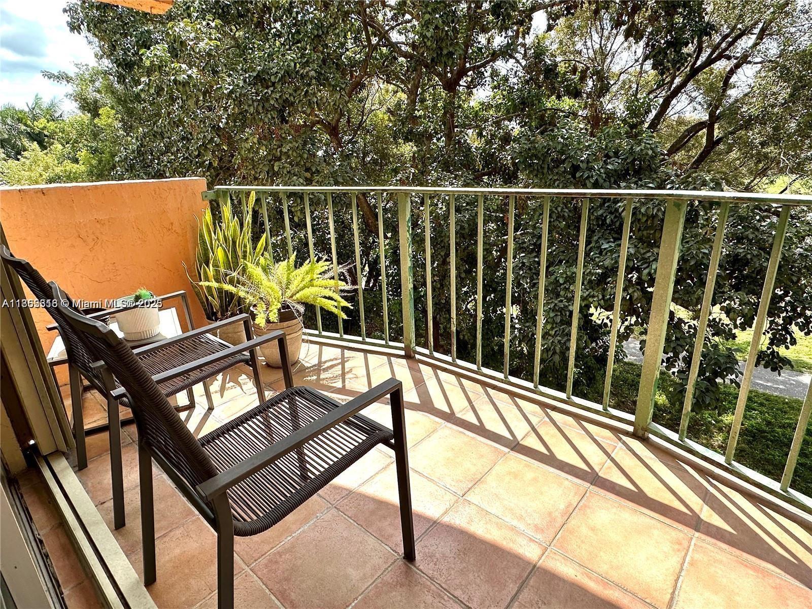 Amazing 1 Bedroom/ 1 Bath condo on the top of the floor (6th floor) Lots of natural light. Amazing balcony with great views. Large master bedroom and walk-in closets. Private Lobby and Elevator in the building. Community pool, spa, tennis court, clubhouse, cozy lobby, gym and children play areas, 24 Hours security very clean and nicely maintained community Great location close to Airport, Dolphin Mall, International Mall, new Ikea, Walmart, Target, major highways and schools and much more. This unit is perfect for those seeking a central and vibrant Miami lifestyle. Easy to show!