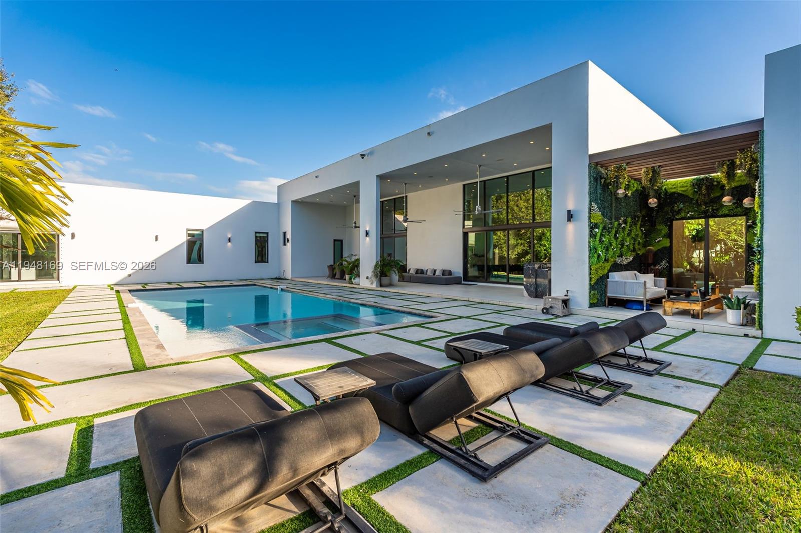 TOWN & RANCH ESTS - Residential