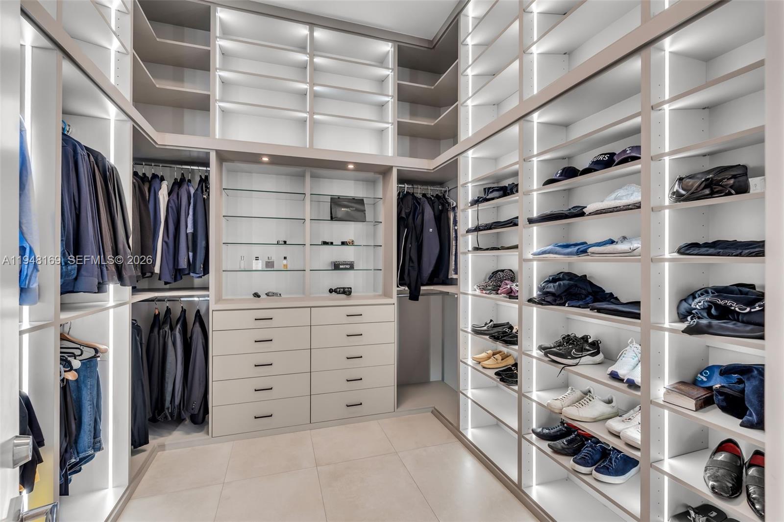 TOWN & RANCH ESTS - Residential