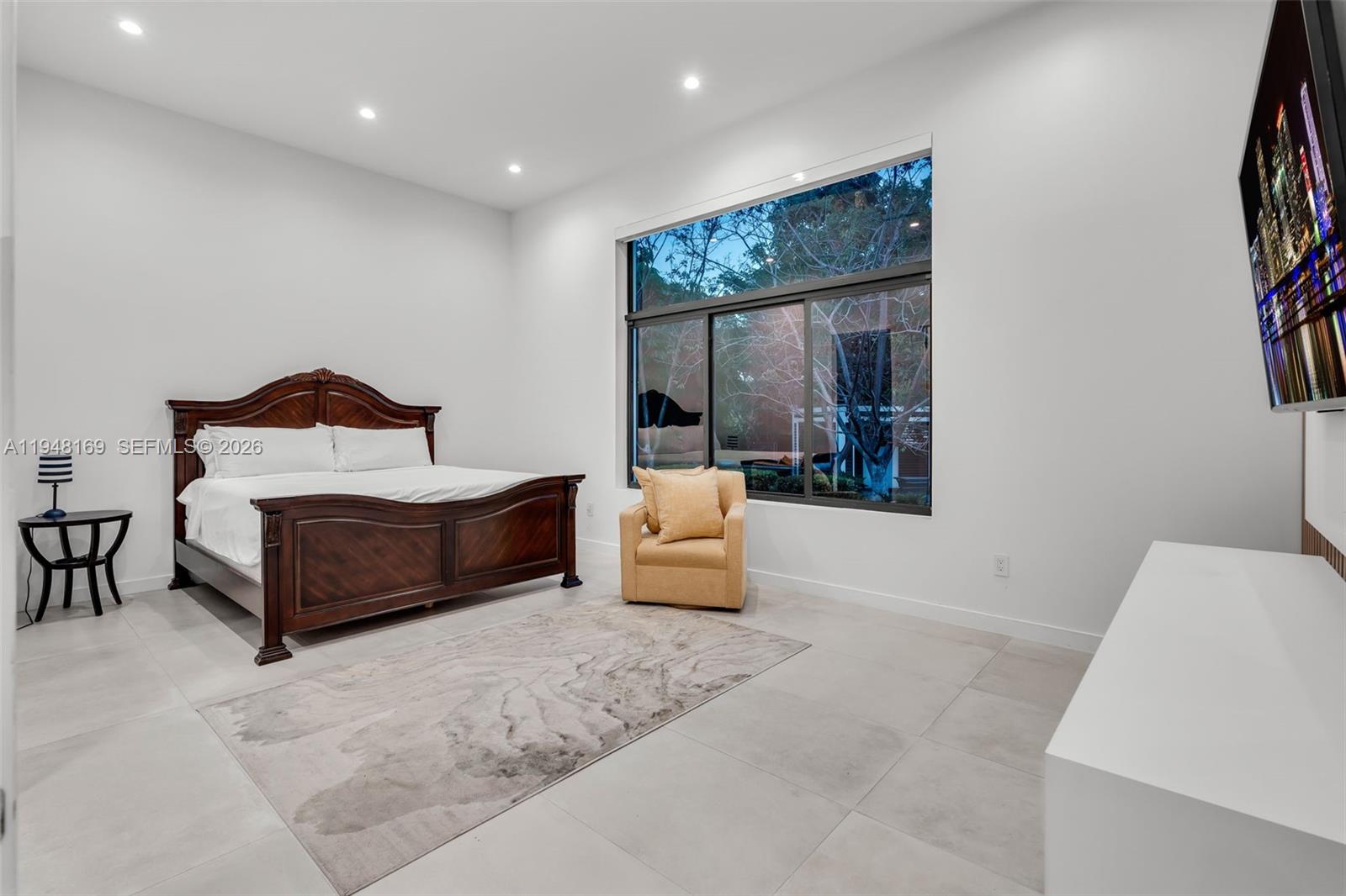 TOWN & RANCH ESTS - Residential