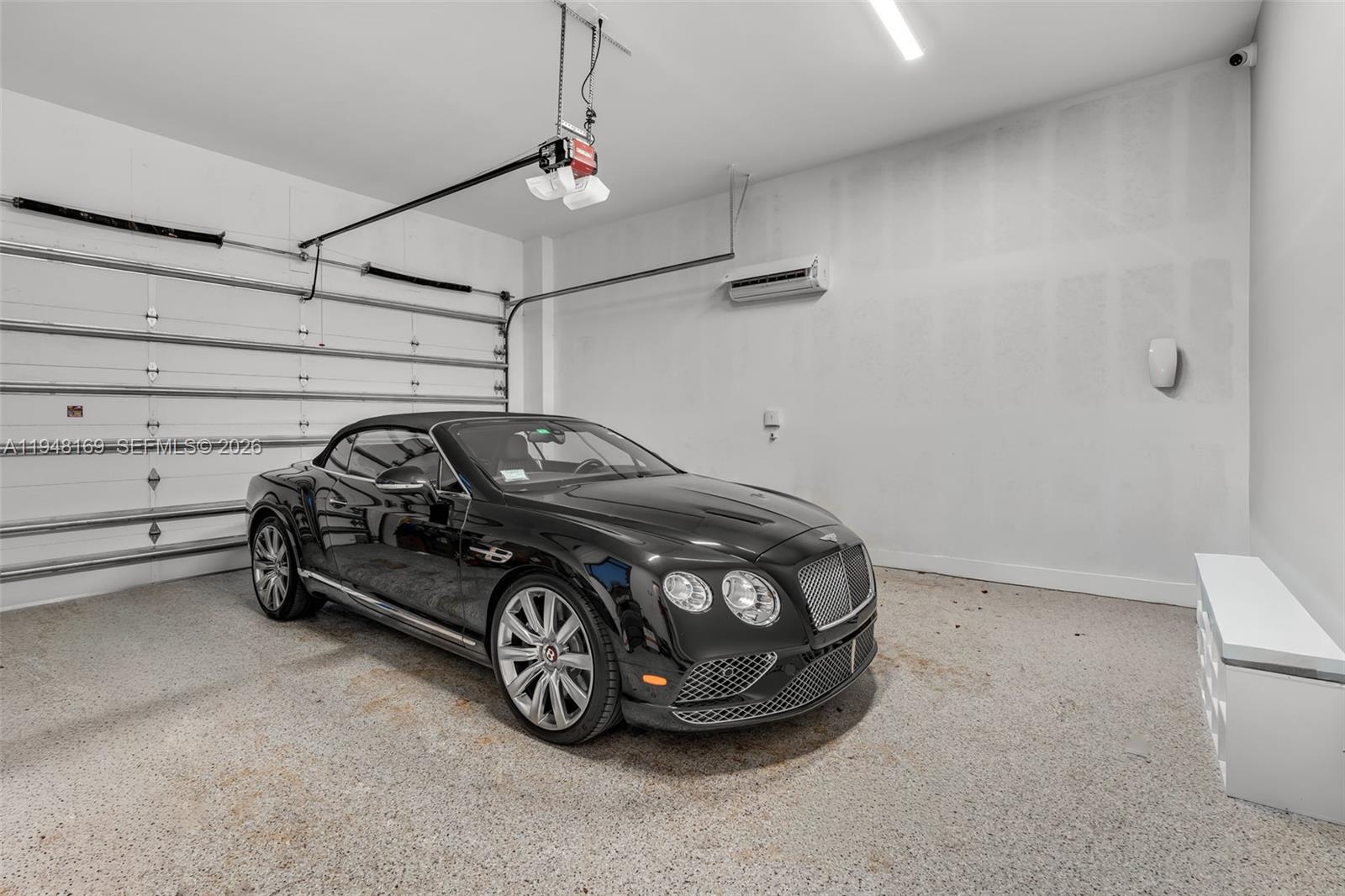 TOWN & RANCH ESTS - Residential