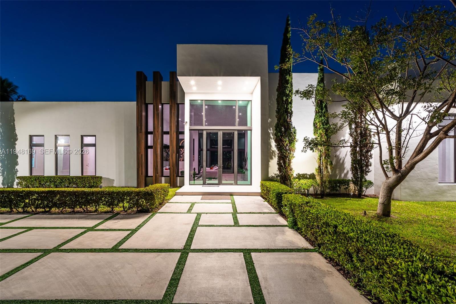 TOWN & RANCH ESTS - Residential