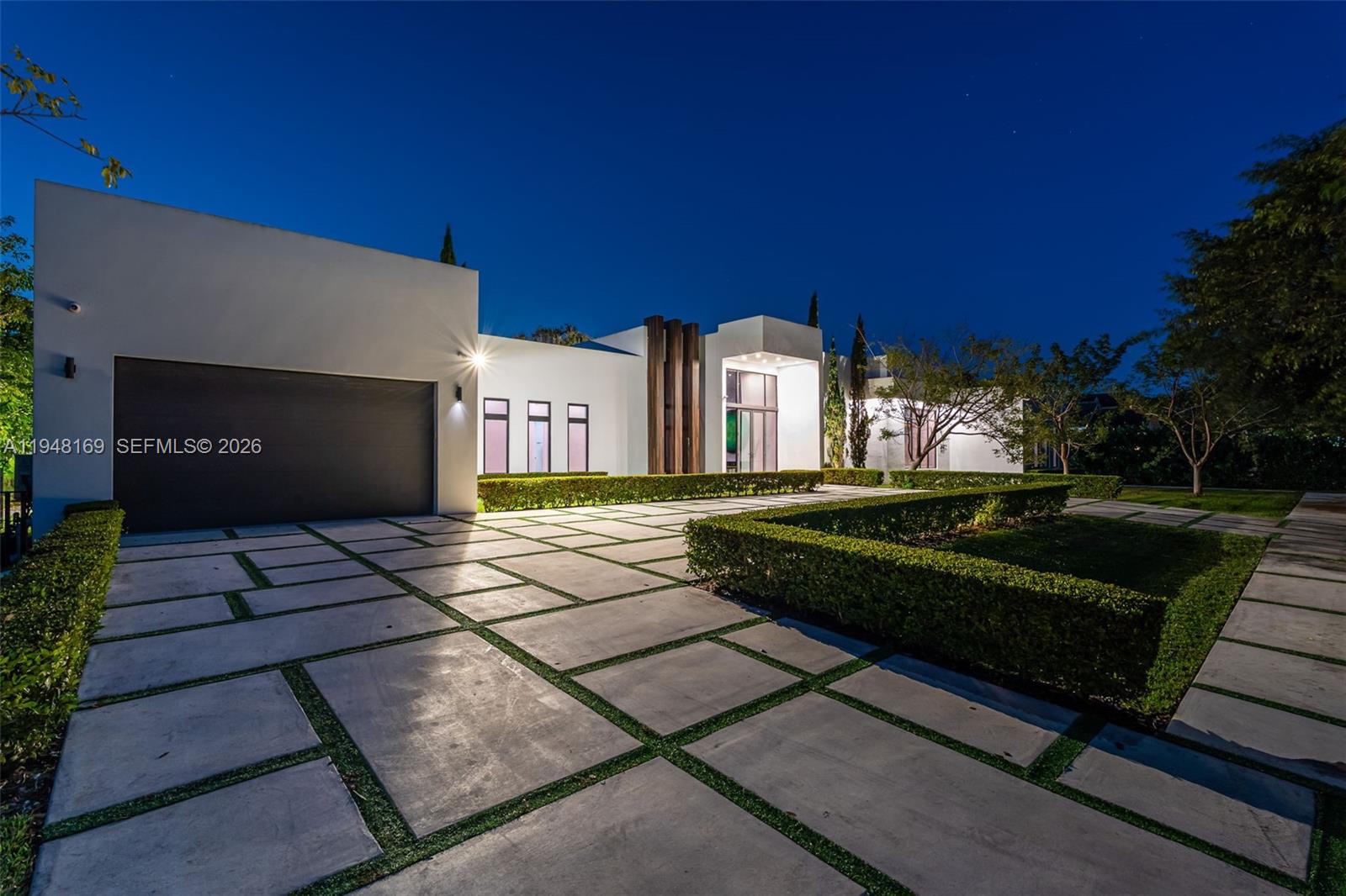 TOWN & RANCH ESTS - Residential