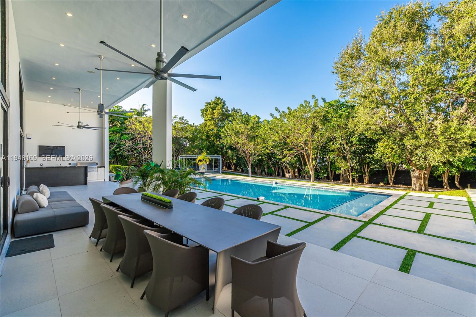 TOWN & RANCH ESTS - Residential