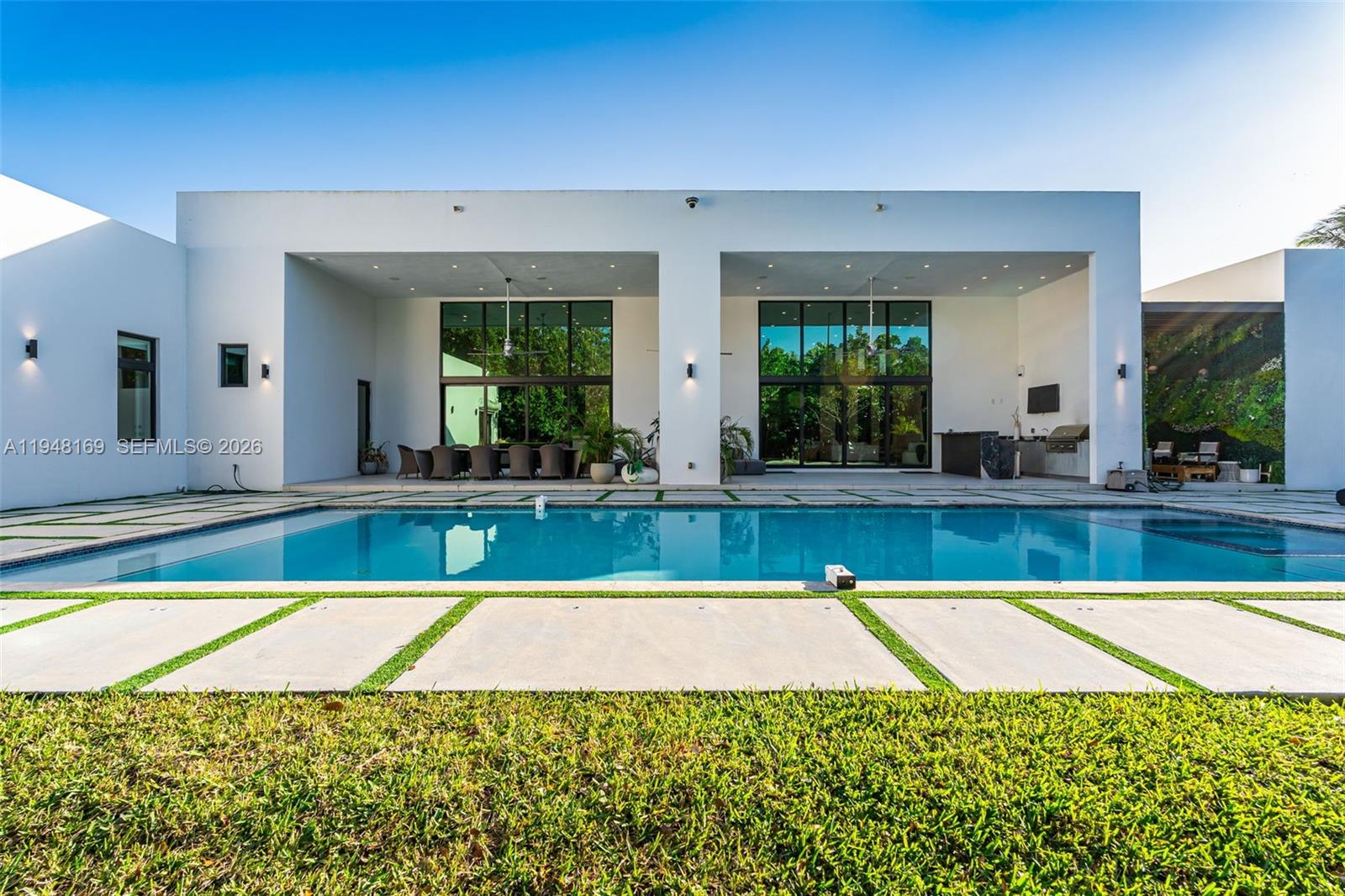 TOWN & RANCH ESTS - Residential