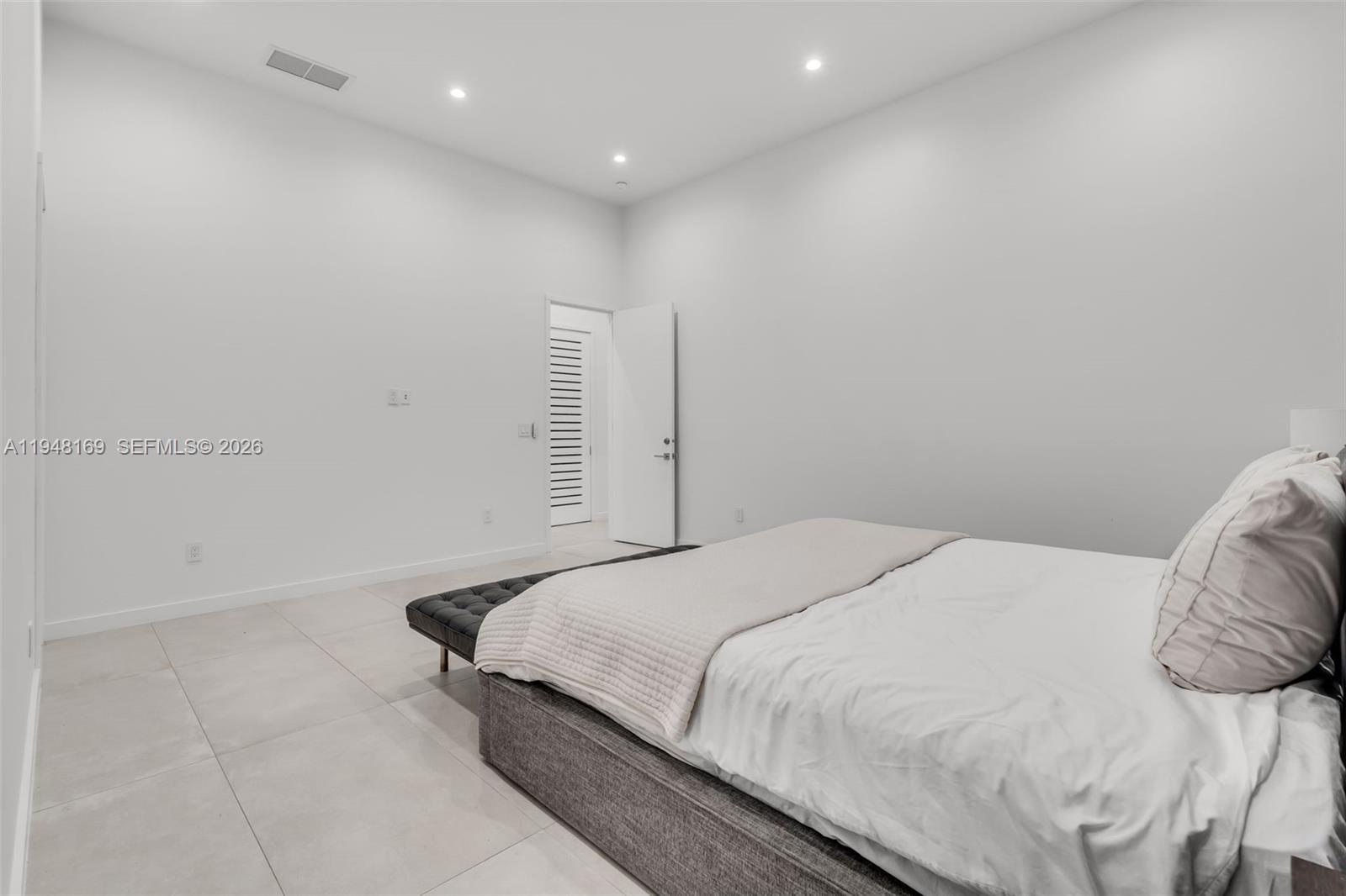 TOWN & RANCH ESTS - Residential