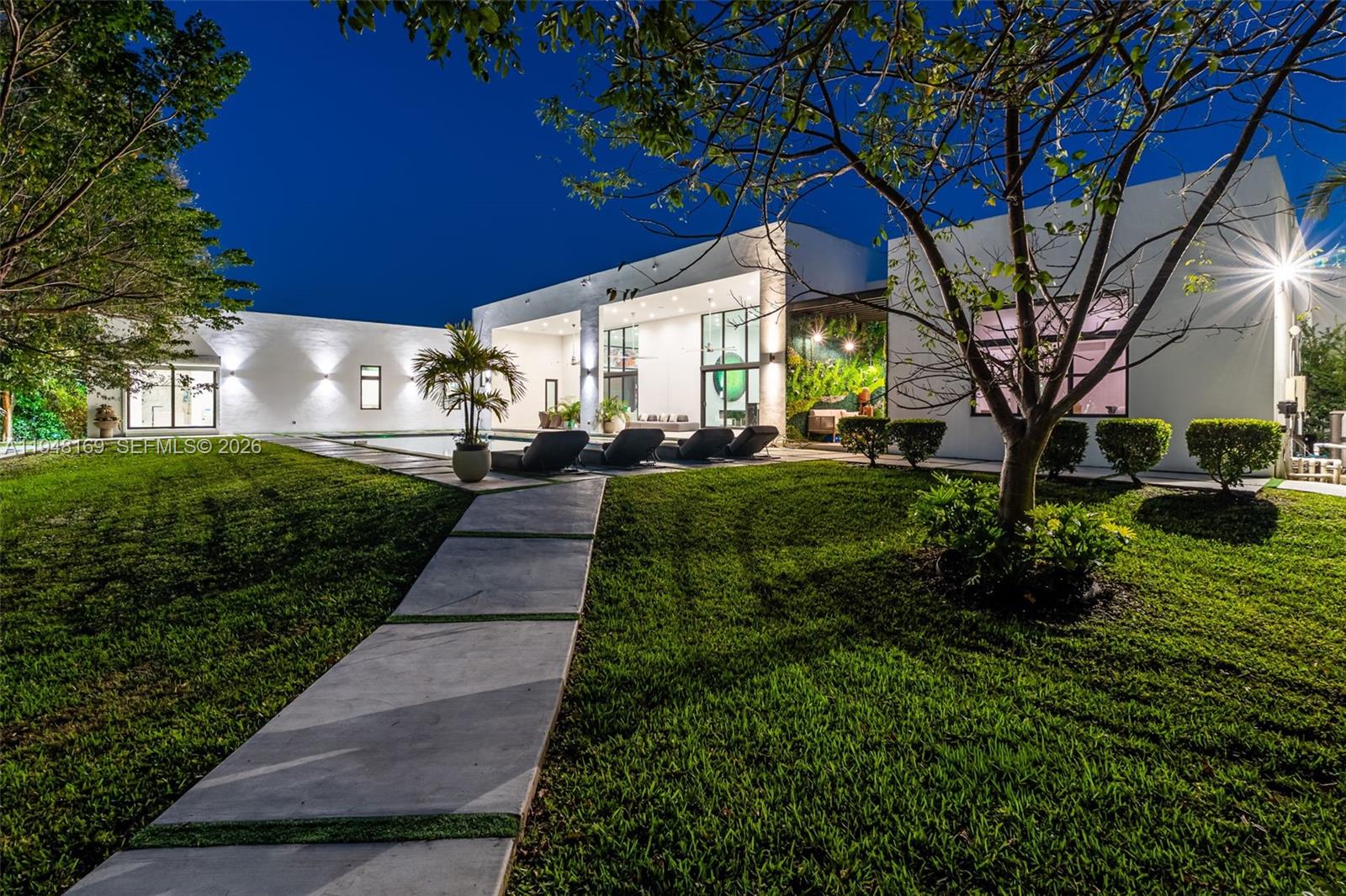 TOWN & RANCH ESTS - Residential