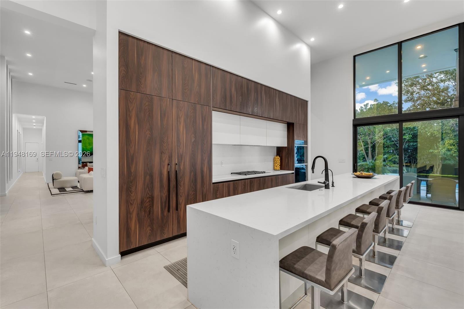 TOWN & RANCH ESTS - Residential