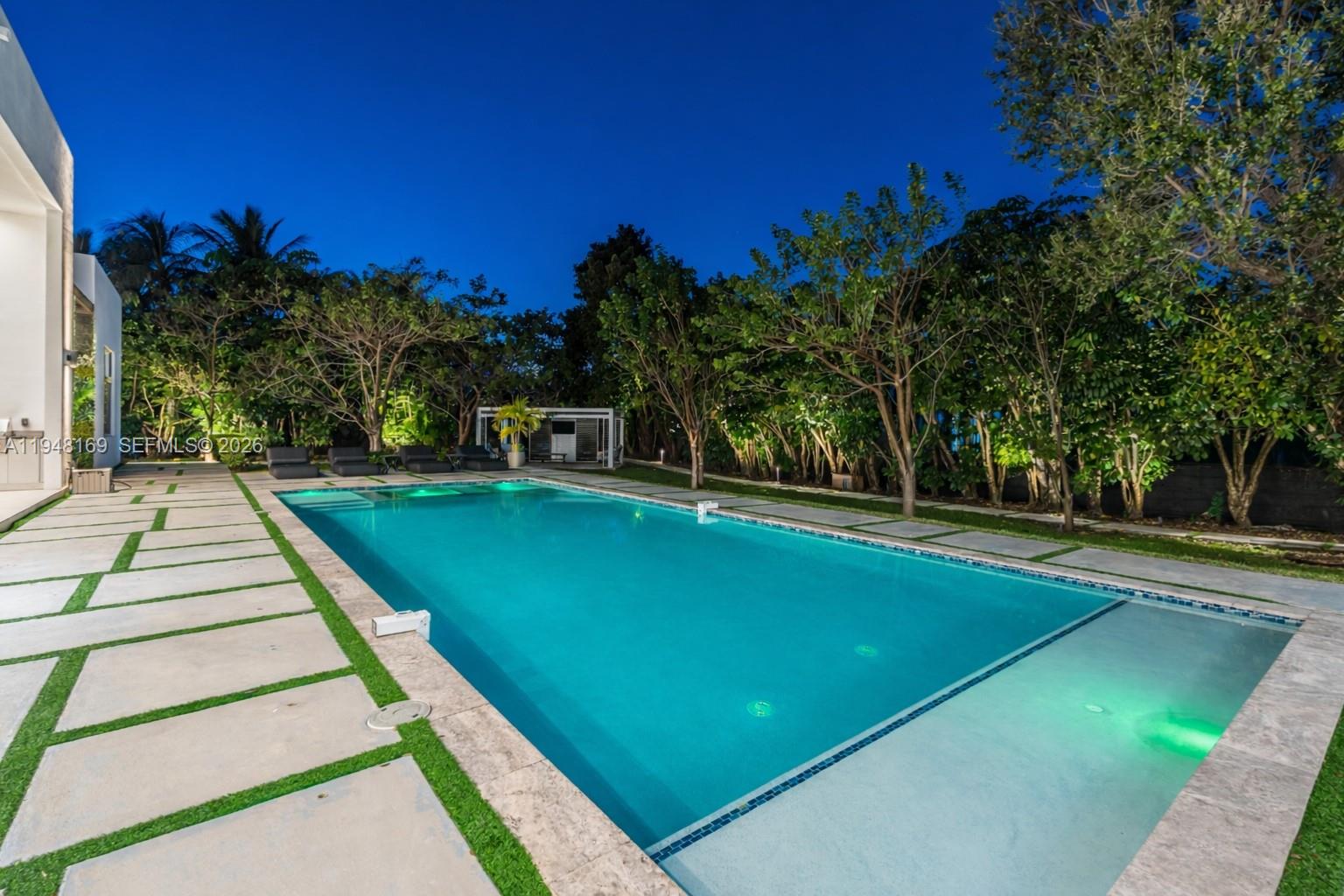 TOWN & RANCH ESTS - Residential