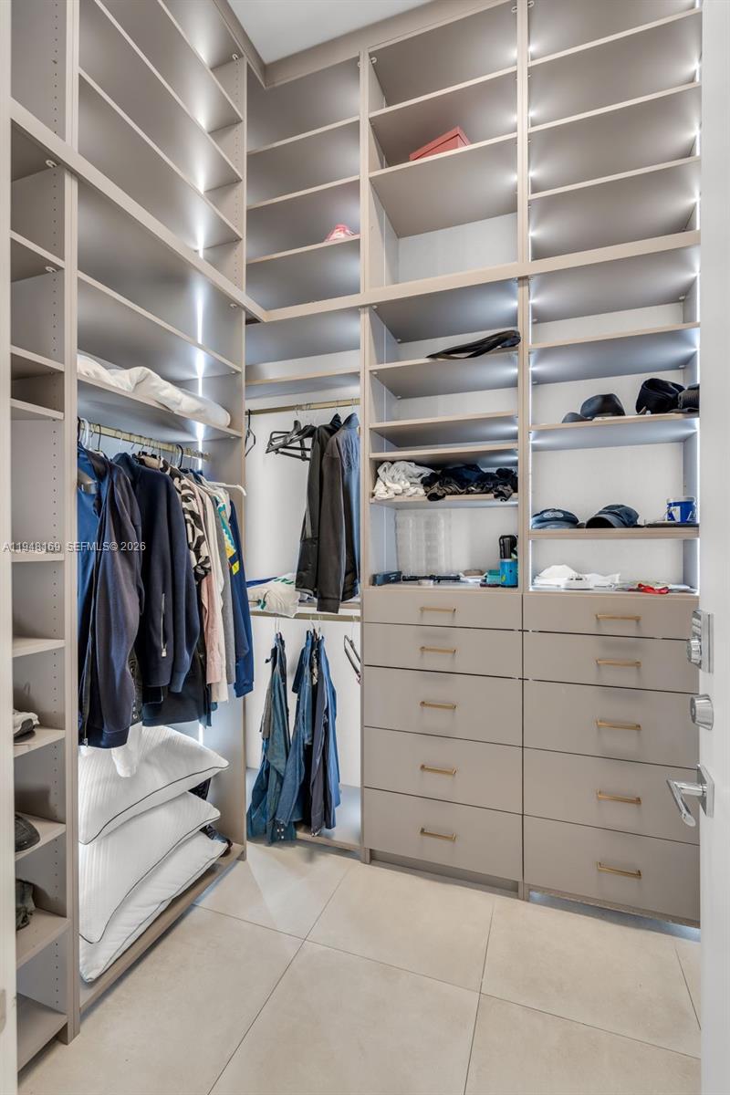 TOWN & RANCH ESTS - Residential