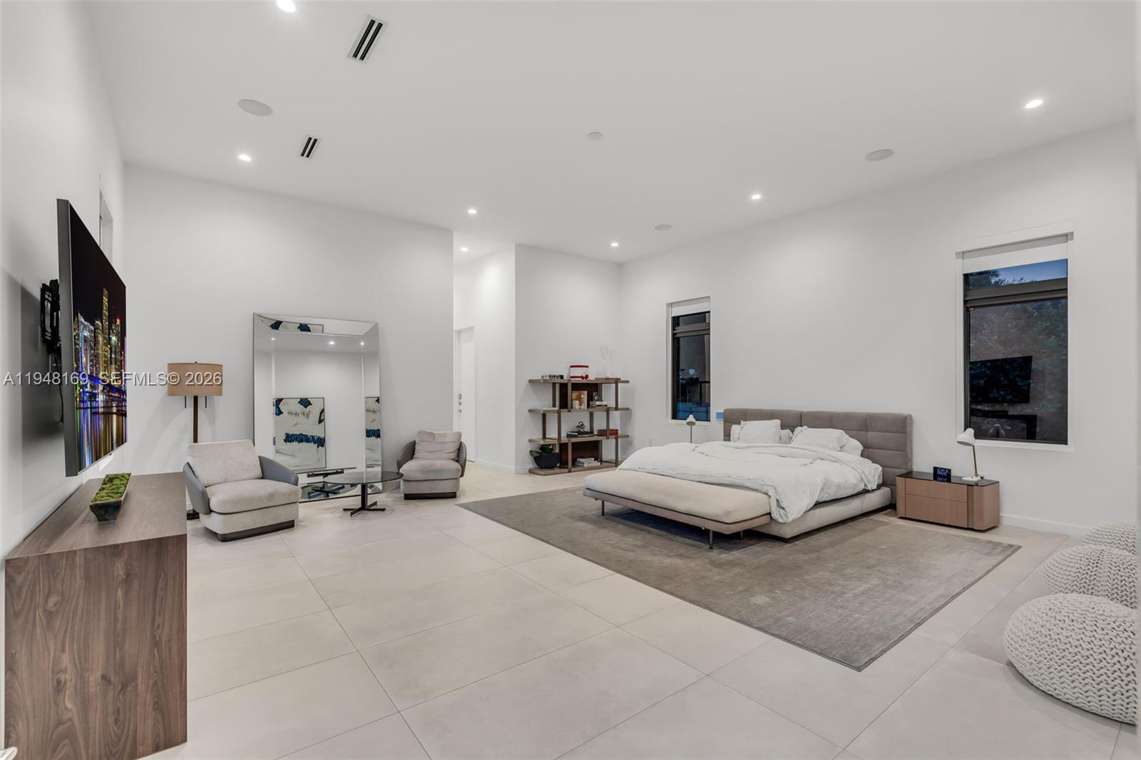 TOWN & RANCH ESTS - Residential