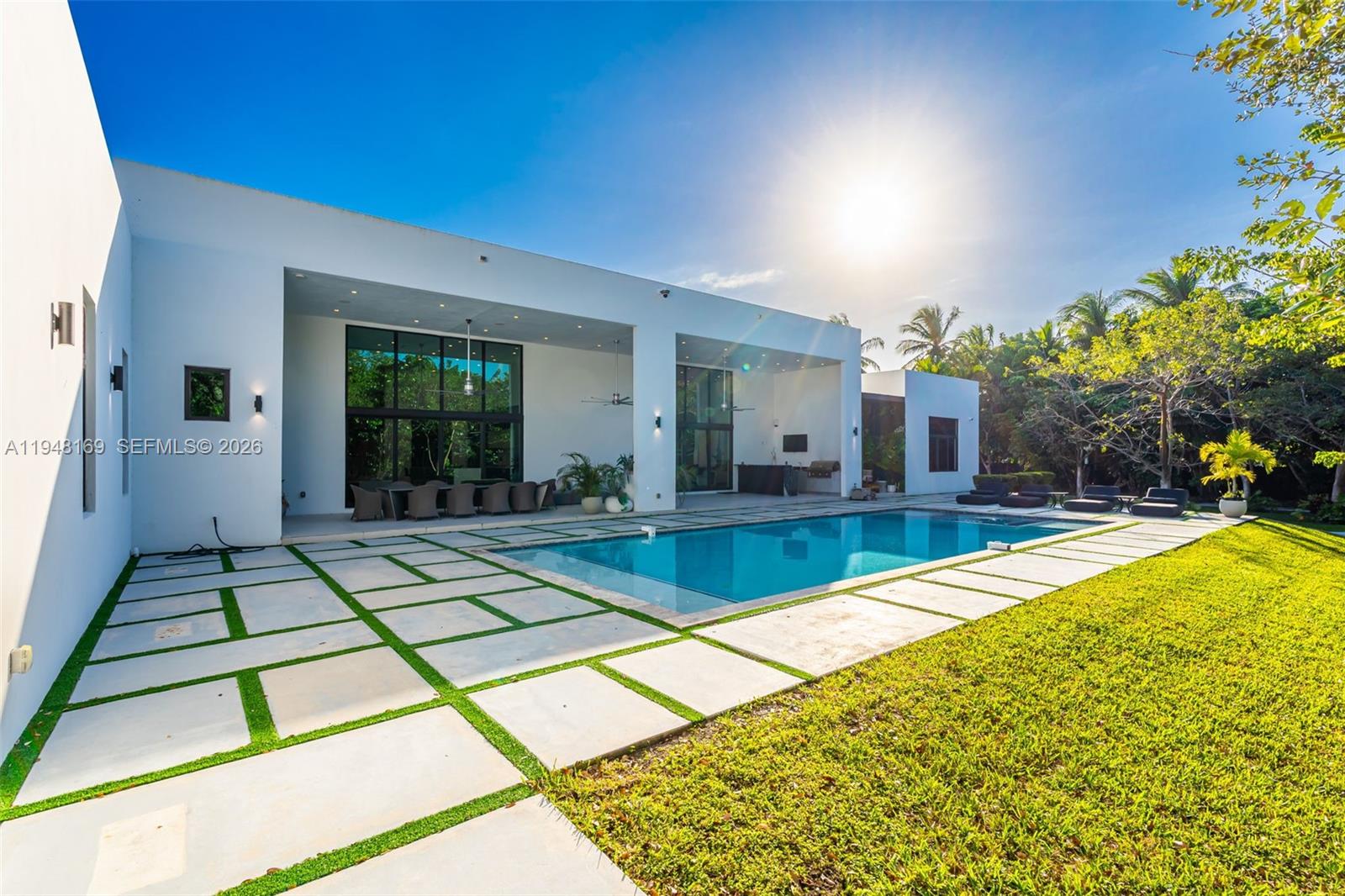 TOWN & RANCH ESTS - Residential