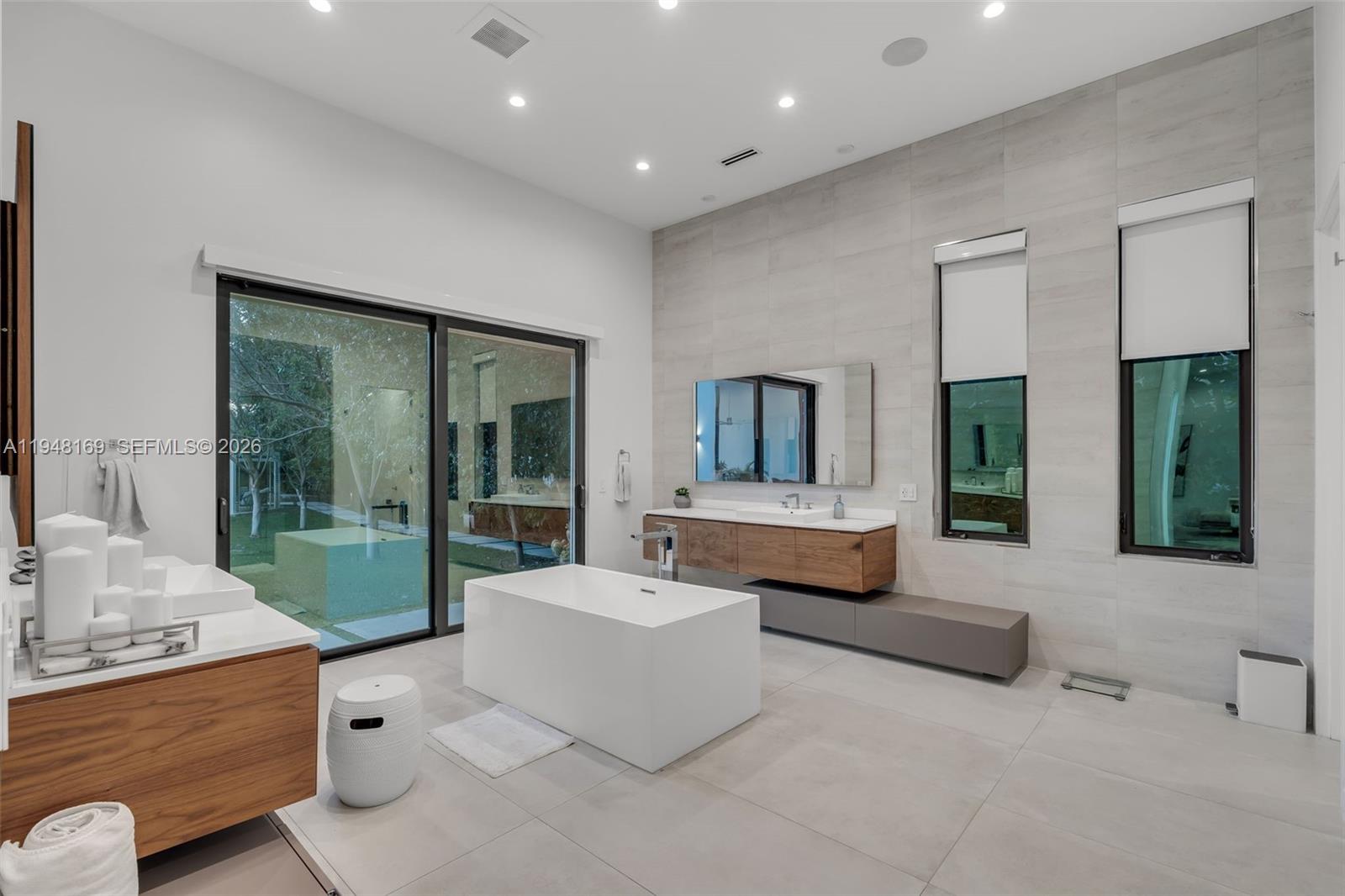 TOWN & RANCH ESTS - Residential