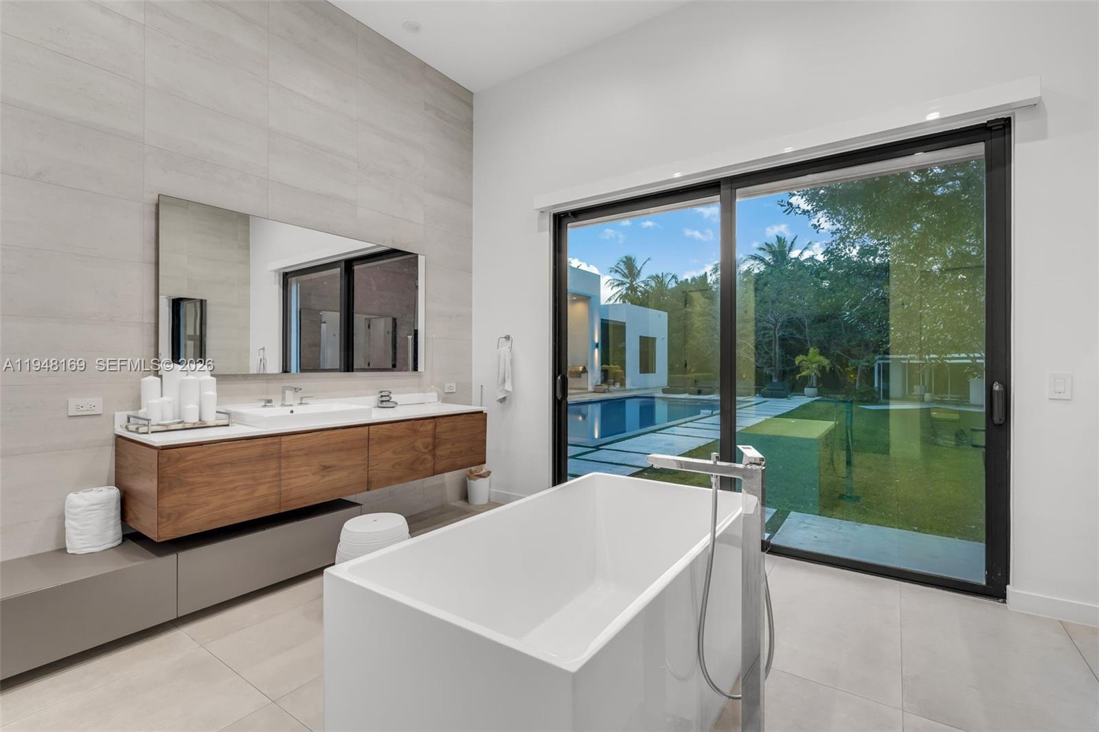 TOWN & RANCH ESTS - Residential