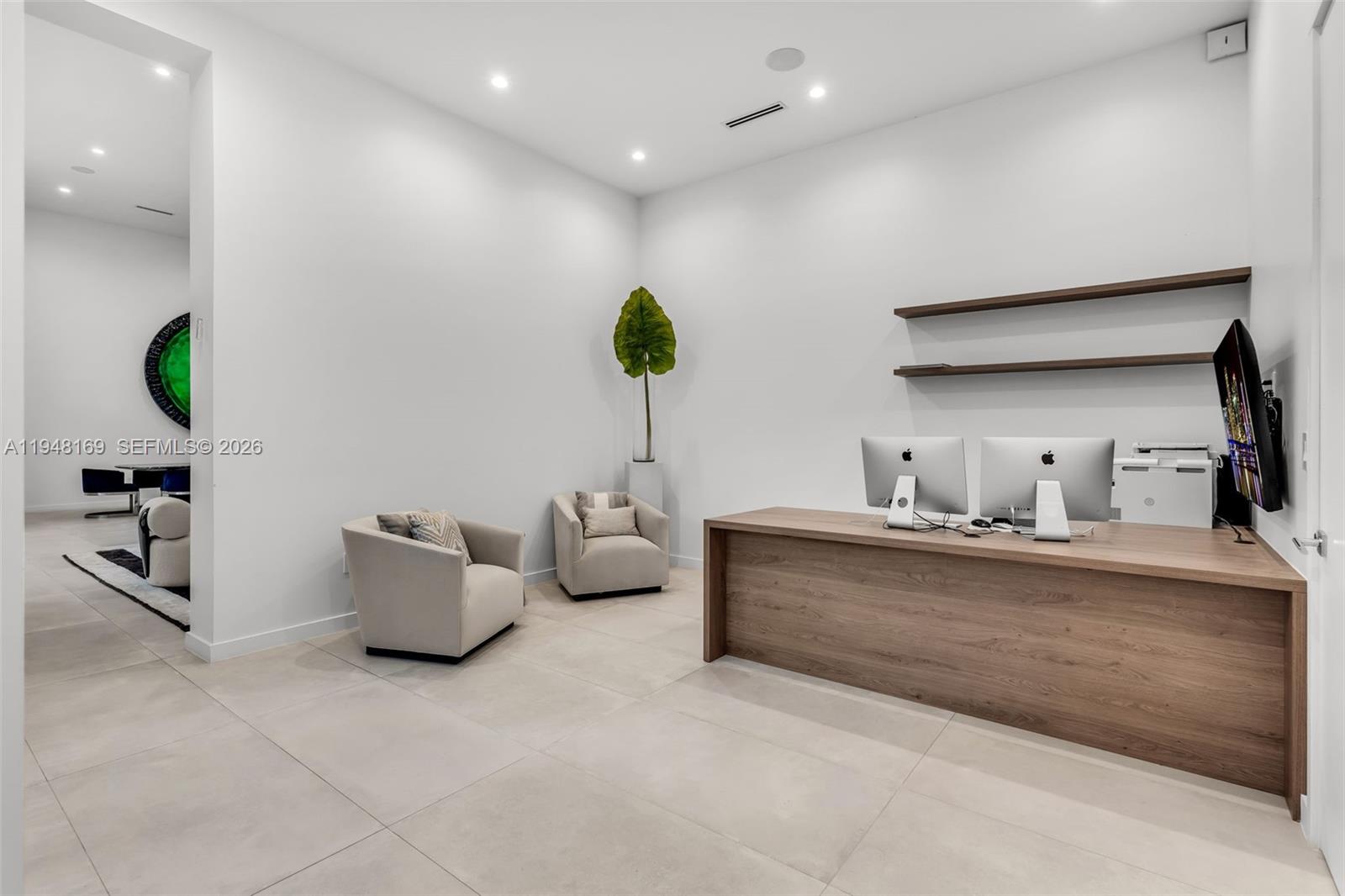 TOWN & RANCH ESTS - Residential