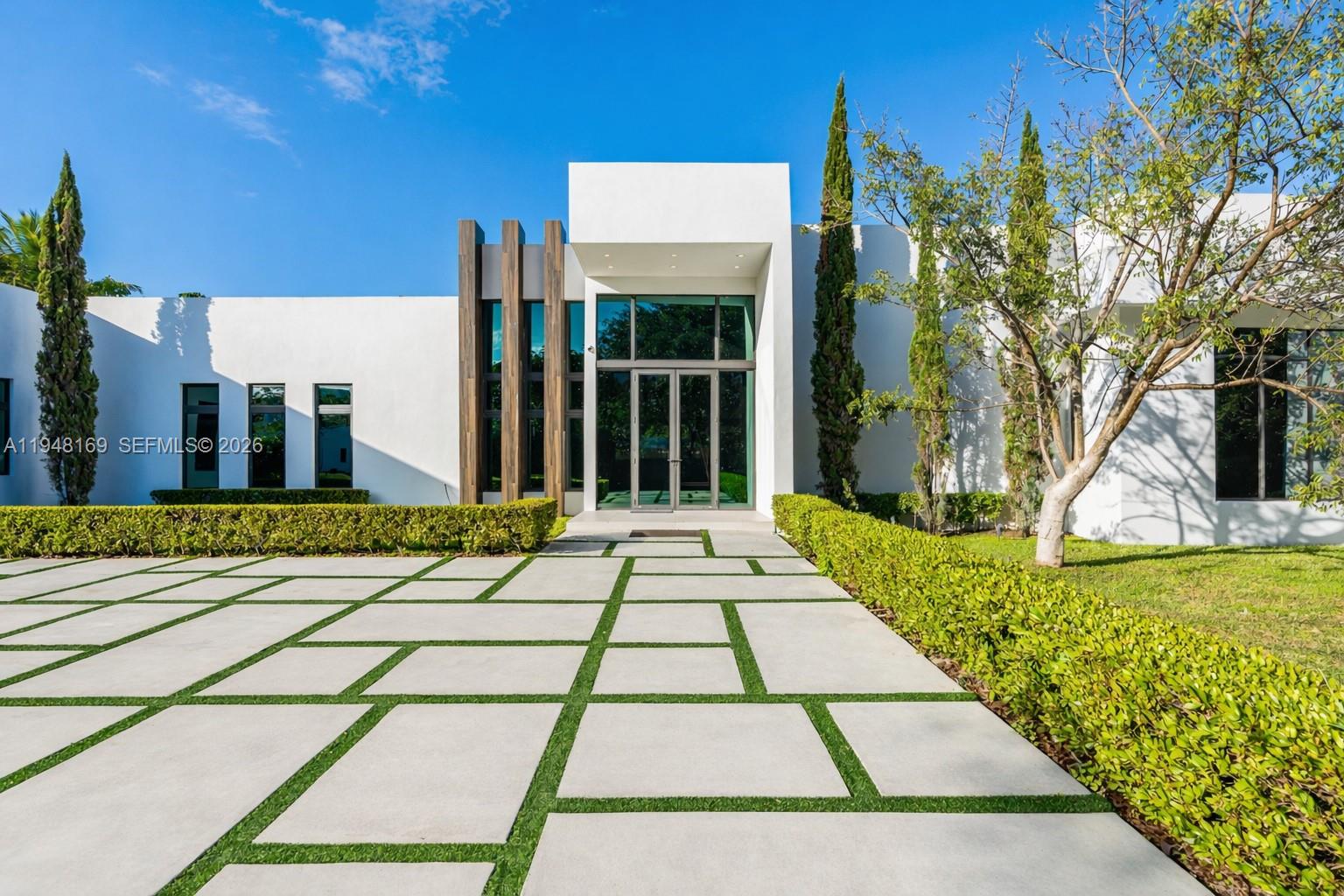 TOWN & RANCH ESTS - Residential