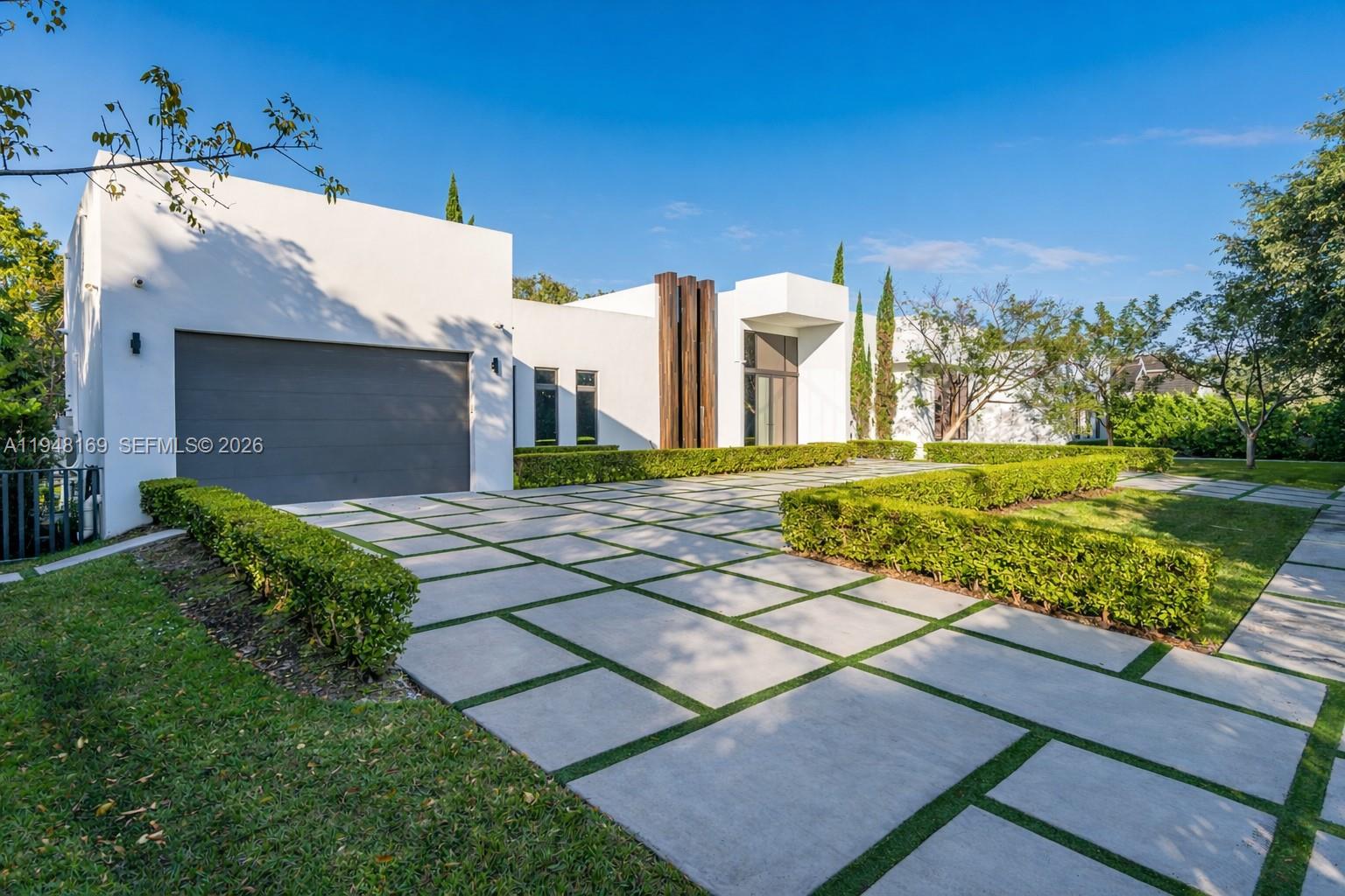 TOWN & RANCH ESTS - Residential