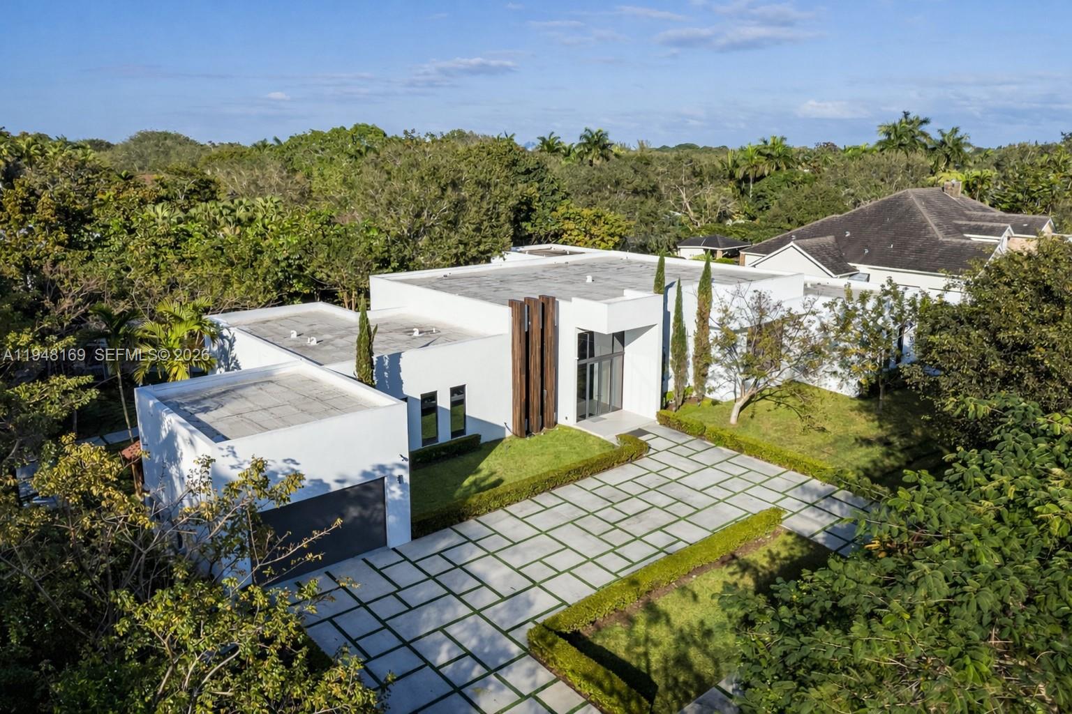 TOWN & RANCH ESTS - Residential