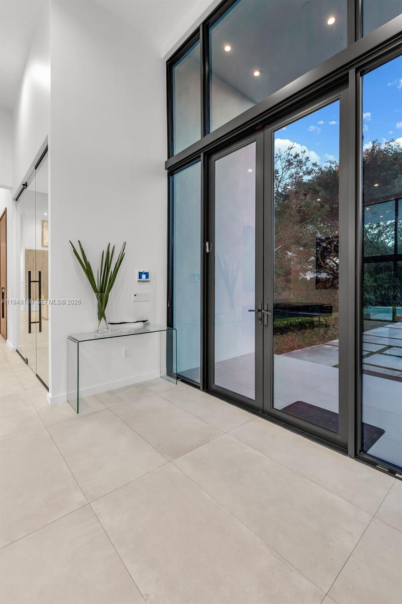 TOWN & RANCH ESTS - Residential