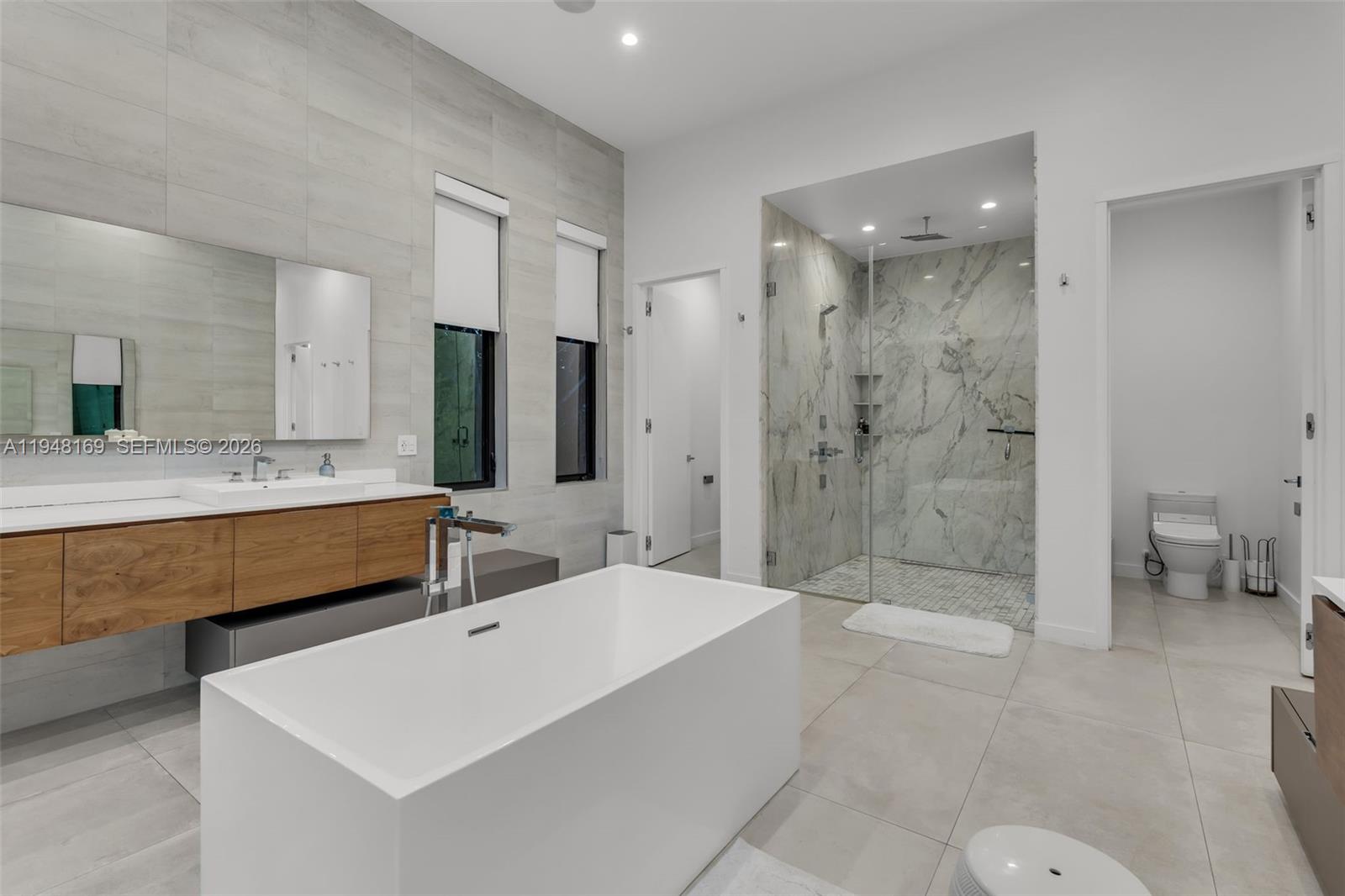 TOWN & RANCH ESTS - Residential