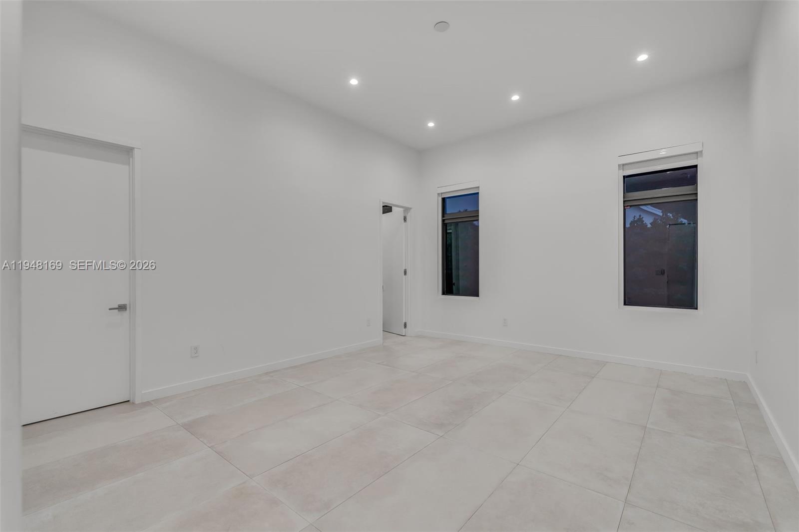 TOWN & RANCH ESTS - Residential