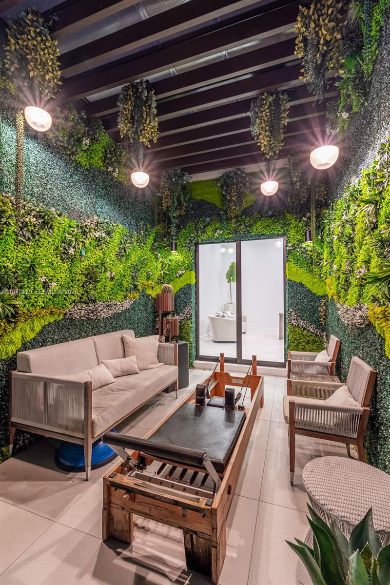 TOWN & RANCH ESTS - Residential