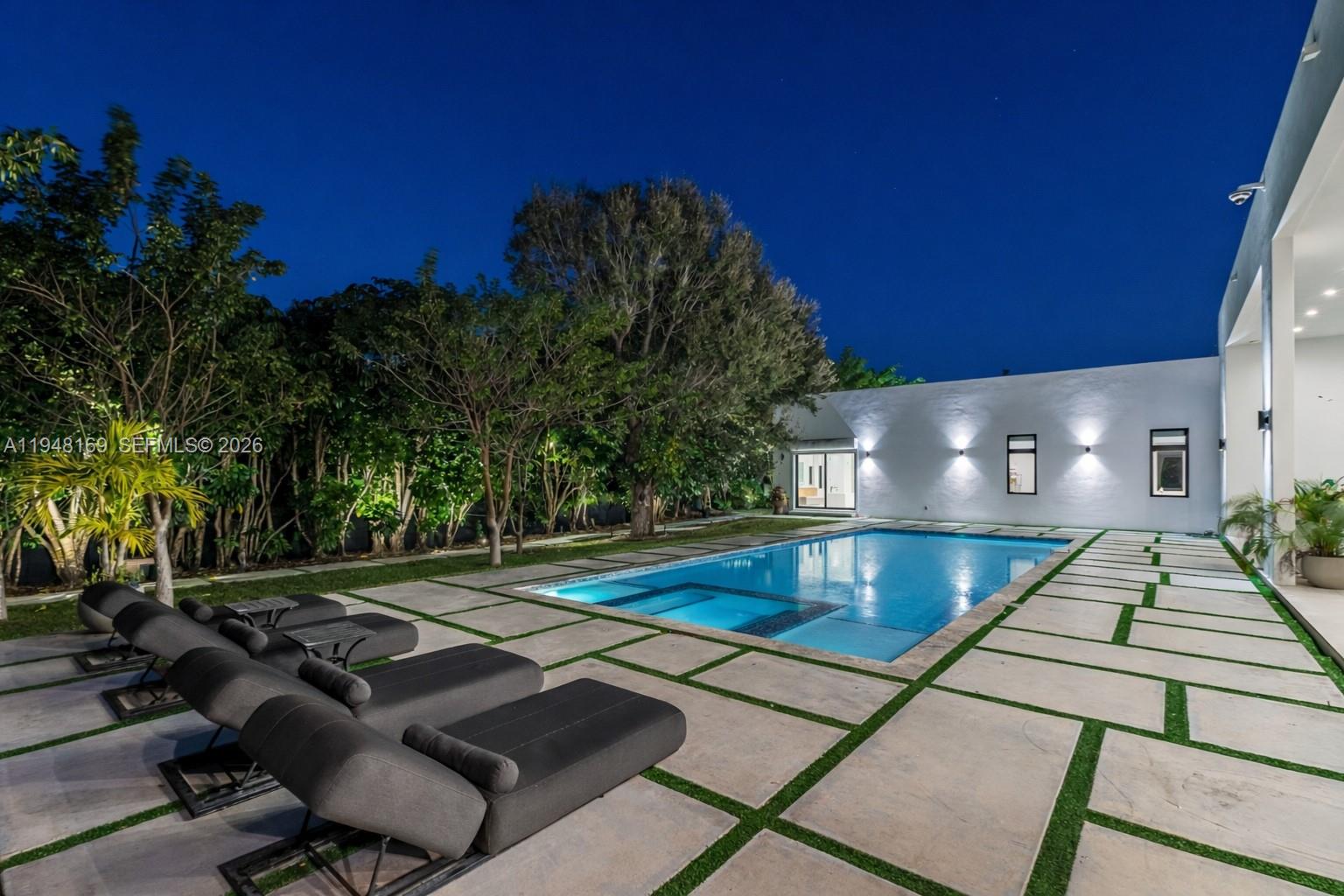 TOWN & RANCH ESTS - Residential