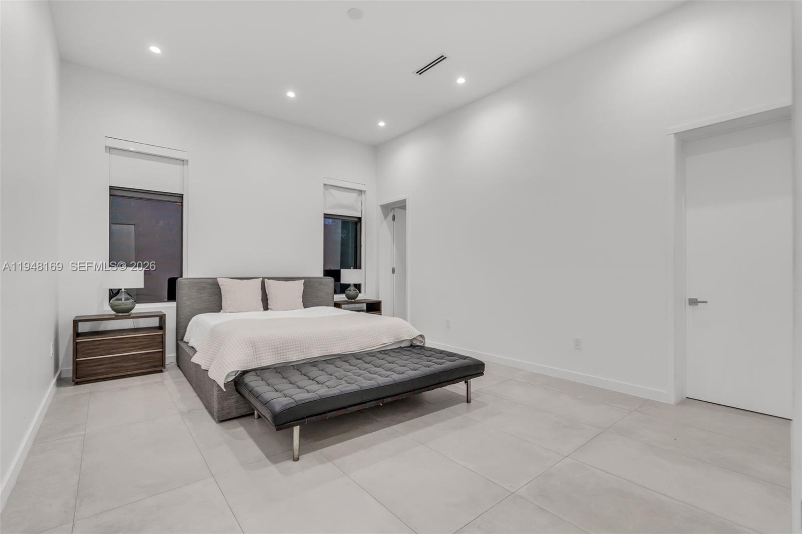 TOWN & RANCH ESTS - Residential