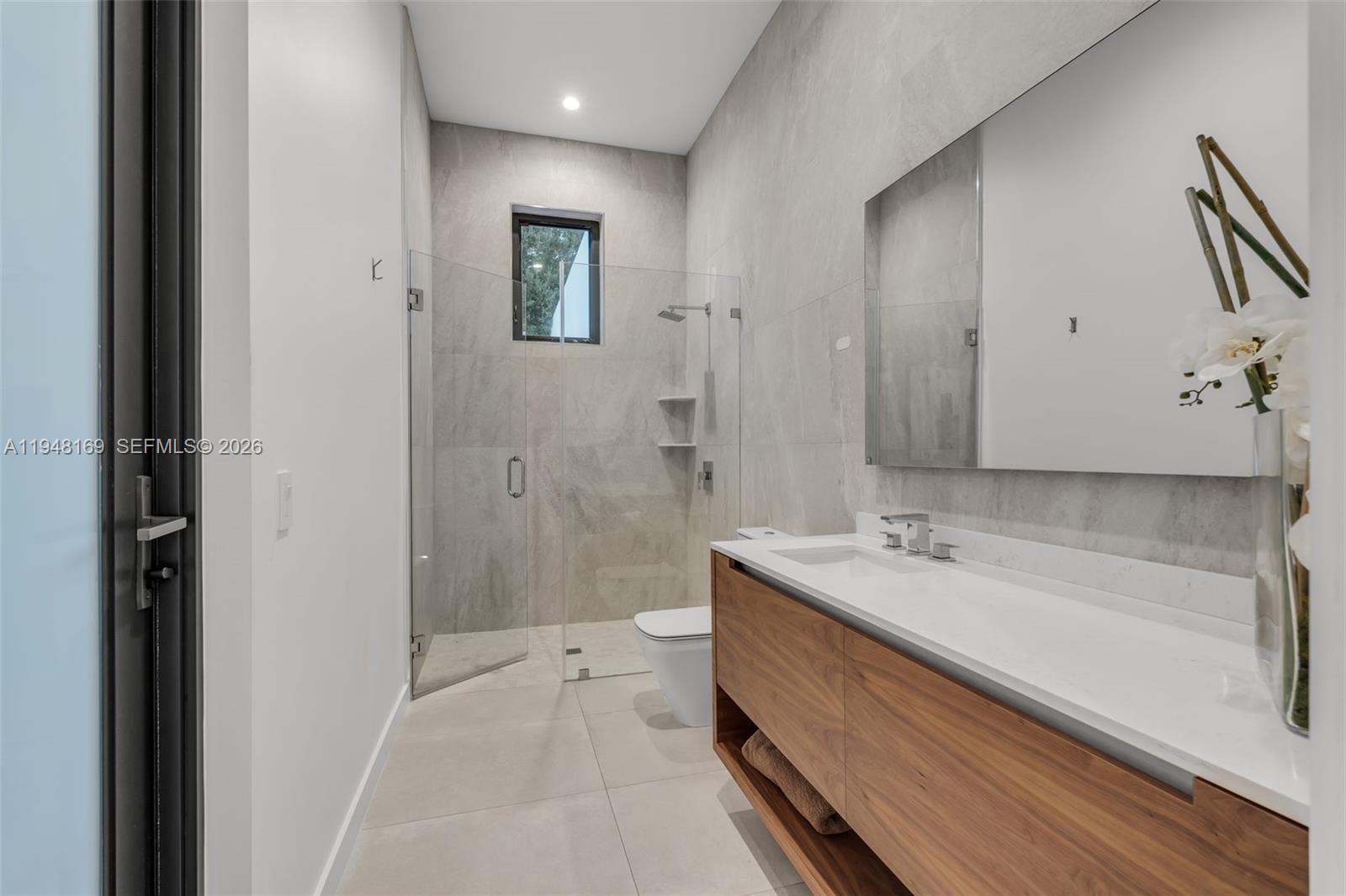 TOWN & RANCH ESTS - Residential