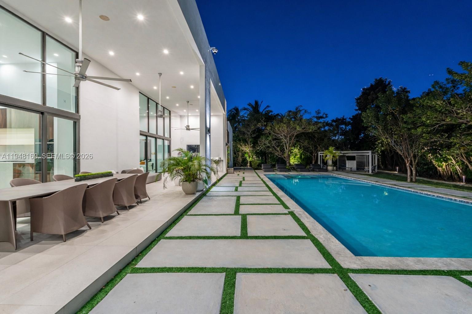 TOWN & RANCH ESTS - Residential