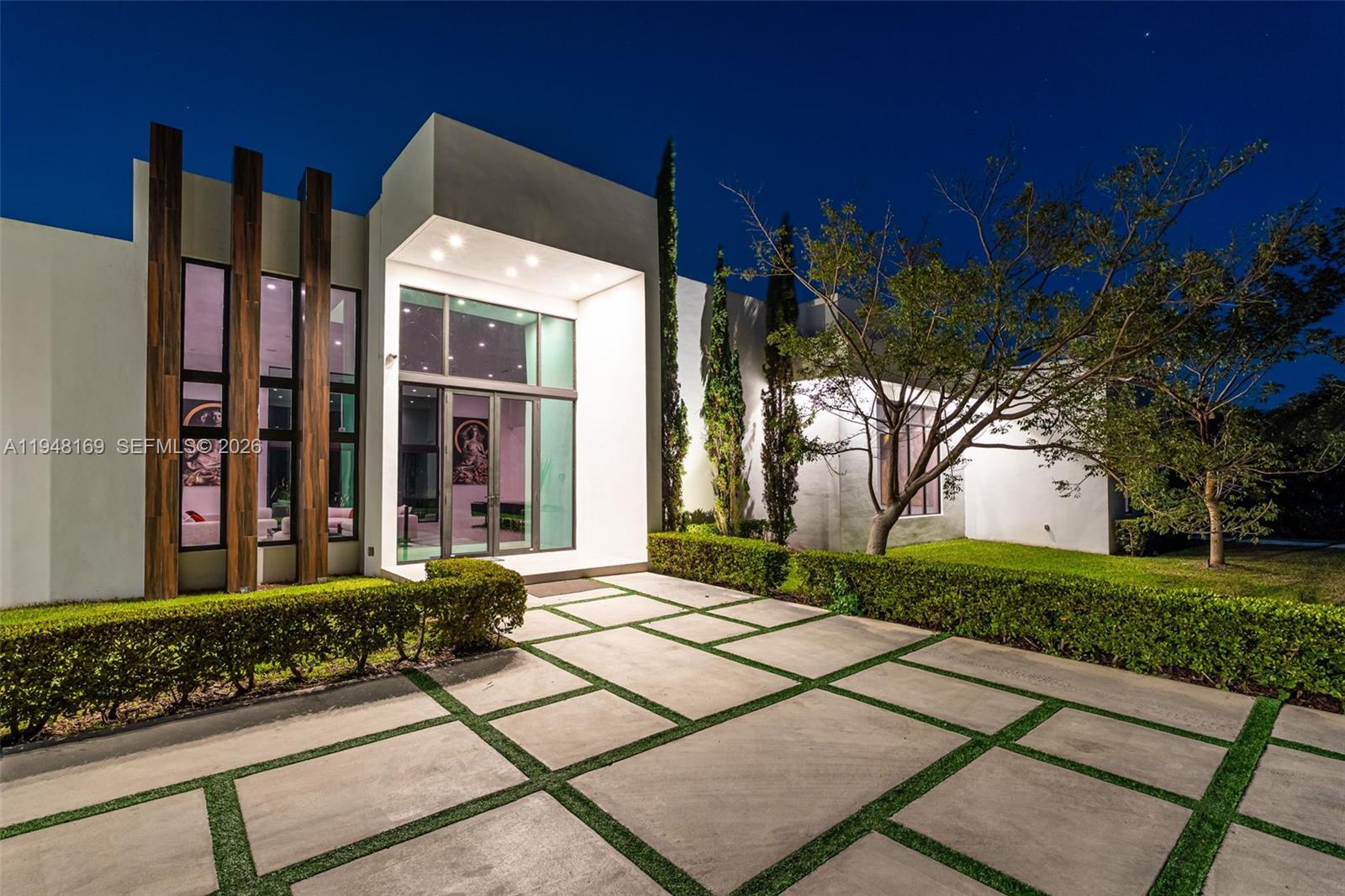 TOWN & RANCH ESTS - Residential