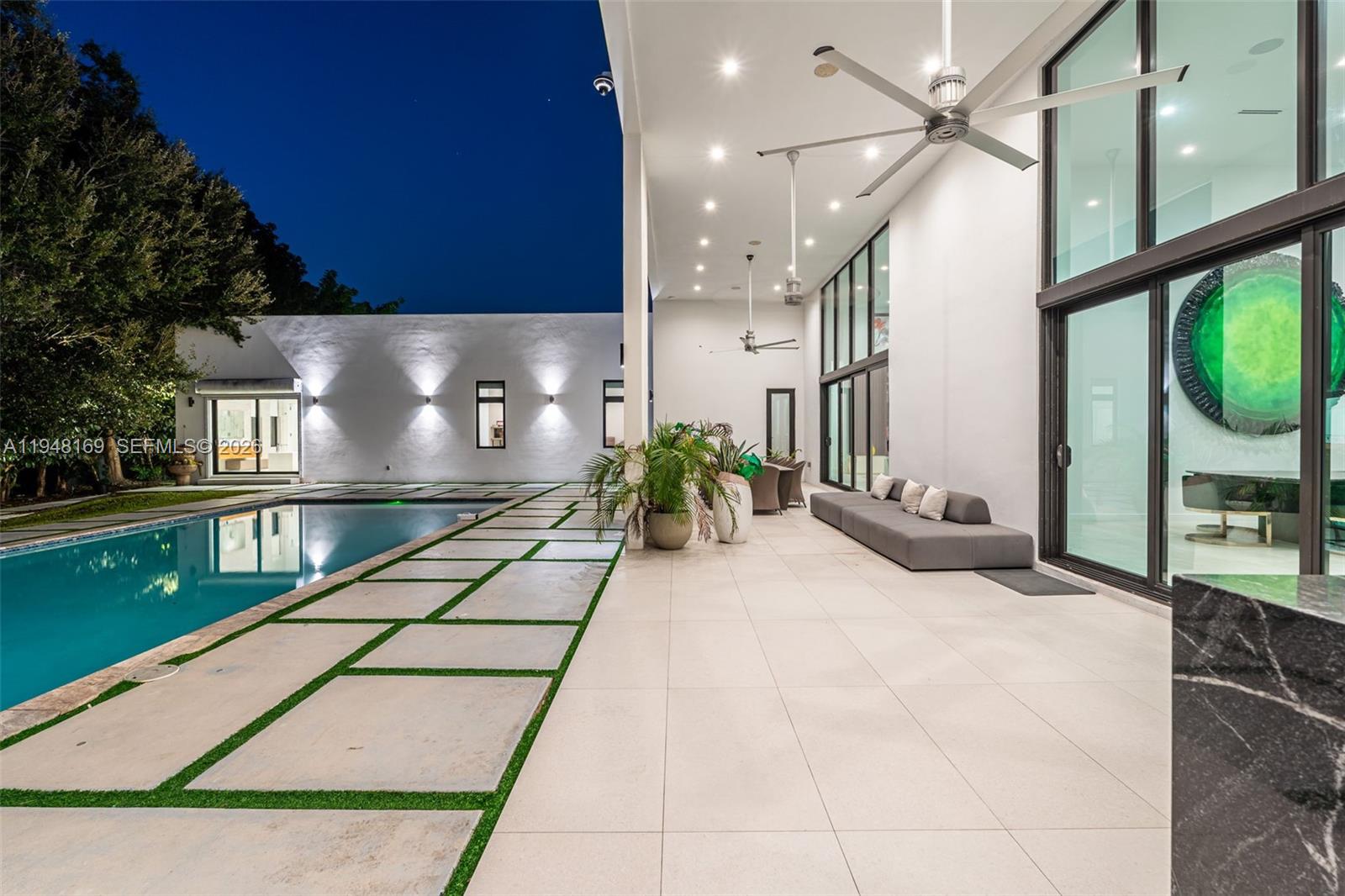 TOWN & RANCH ESTS - Residential