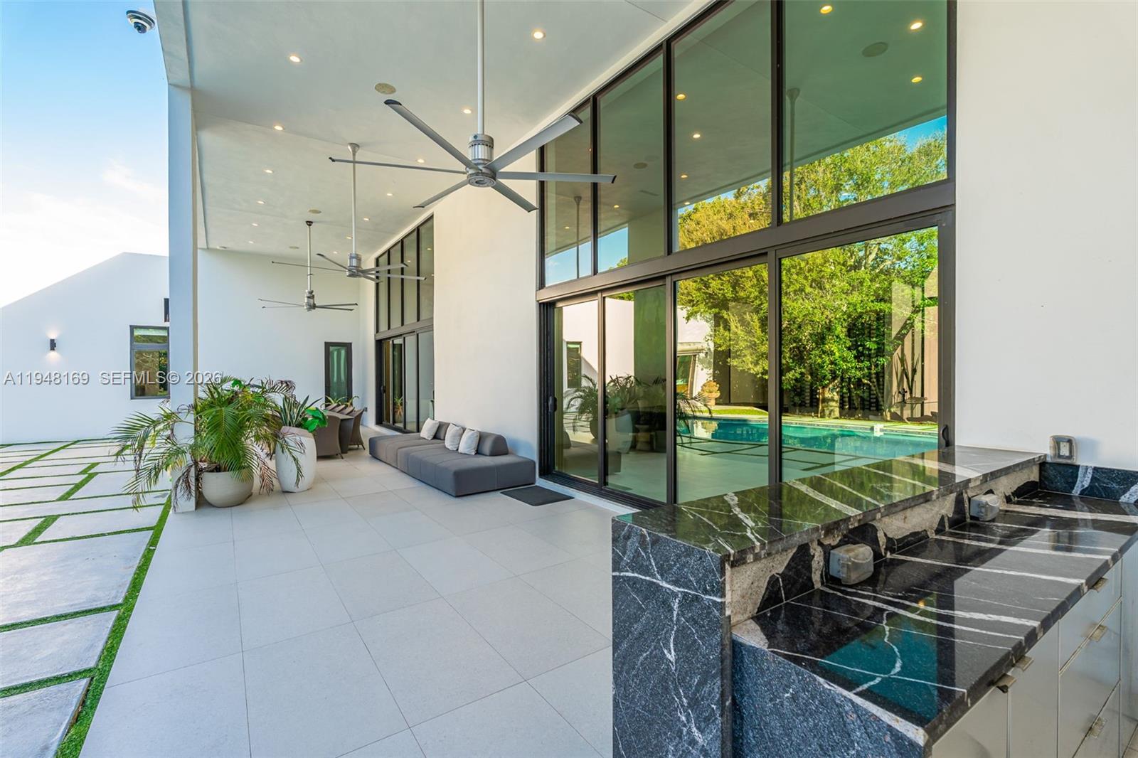 TOWN & RANCH ESTS - Residential