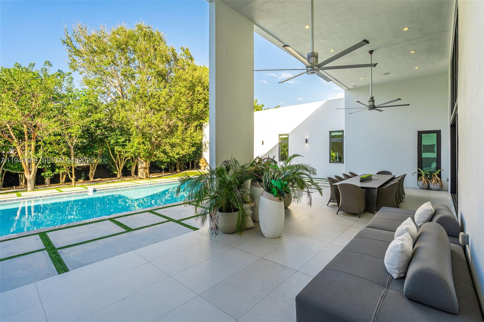 TOWN & RANCH ESTS - Residential