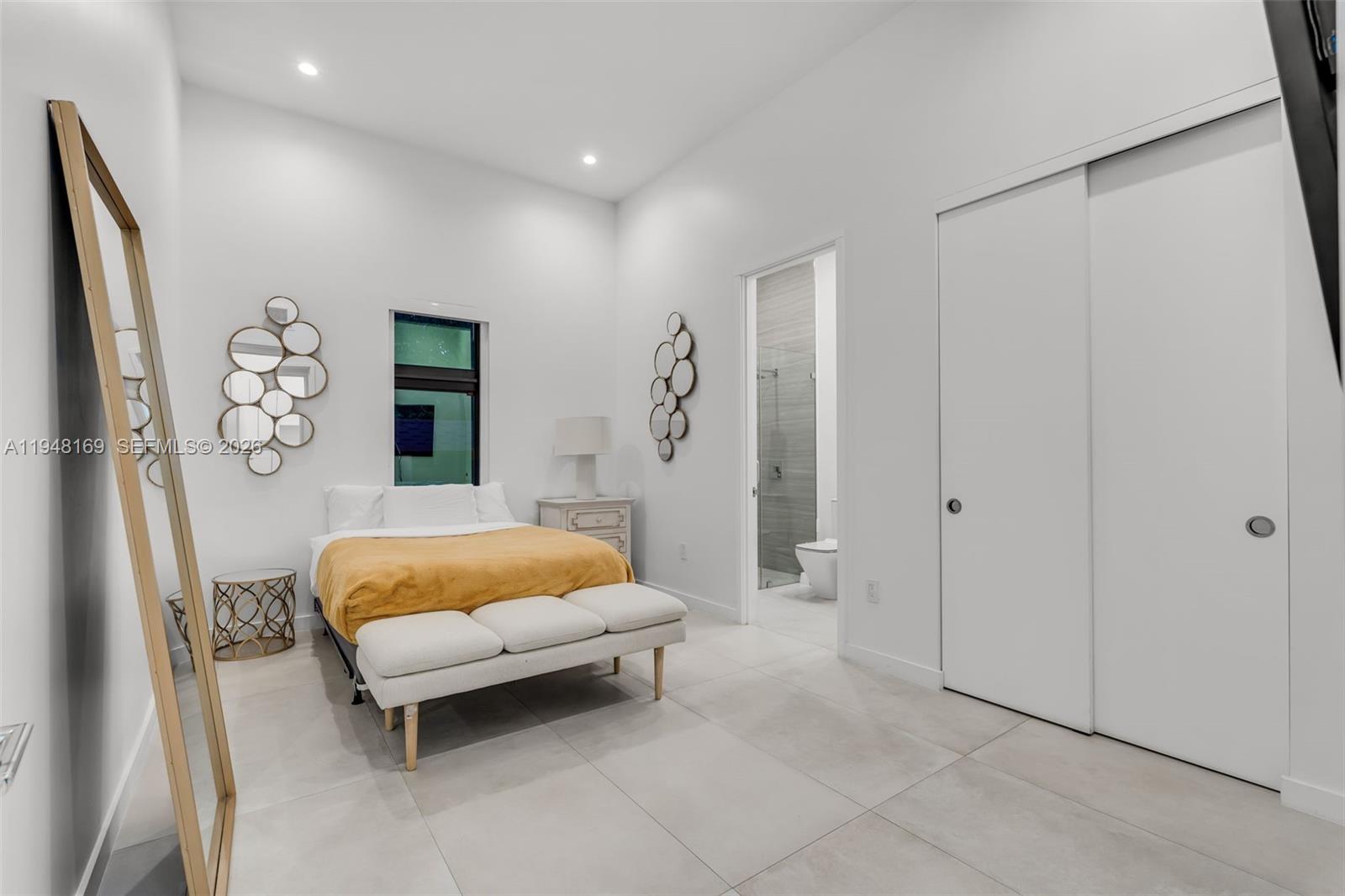 TOWN & RANCH ESTS - Residential