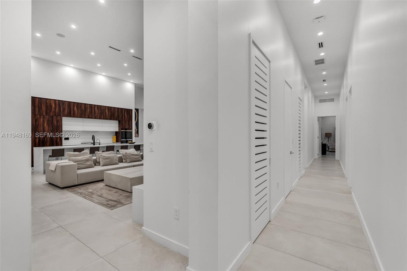 TOWN & RANCH ESTS - Residential