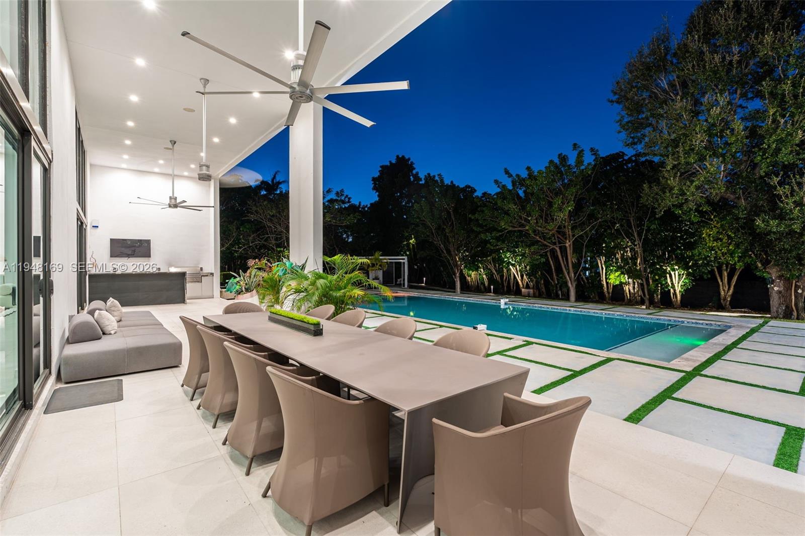 TOWN & RANCH ESTS - Residential