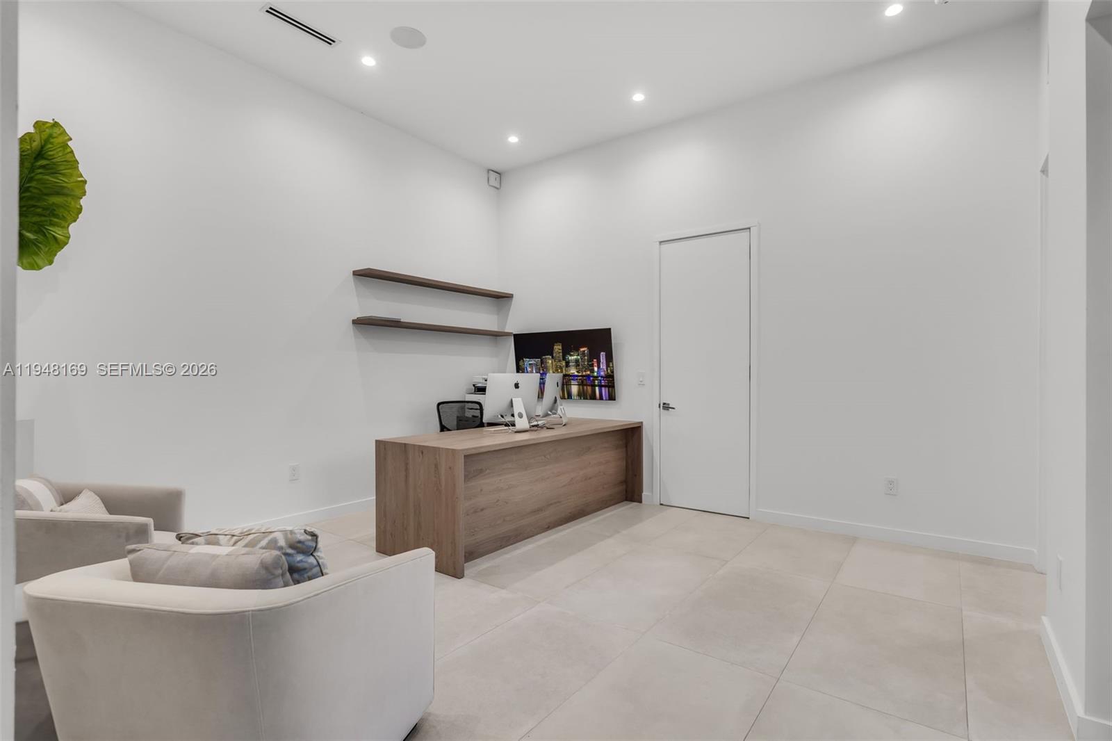 TOWN & RANCH ESTS - Residential