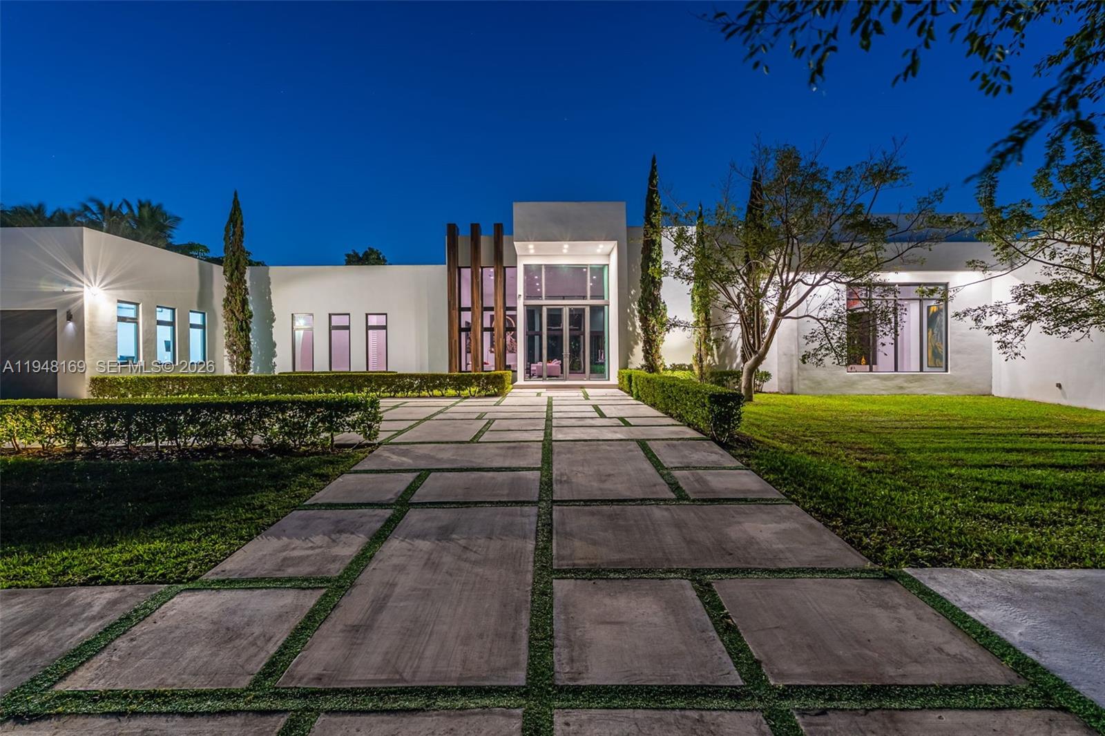 TOWN & RANCH ESTS - Residential